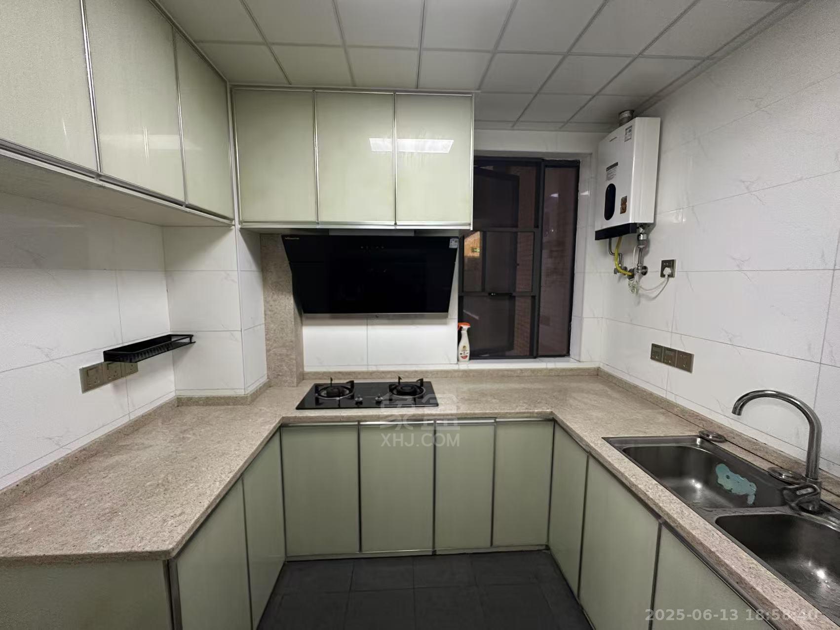 春藤小镇 3室2厅2卫 1800.0元/月 春藤小镇 3室2厅2卫 1800.0元/月室内图