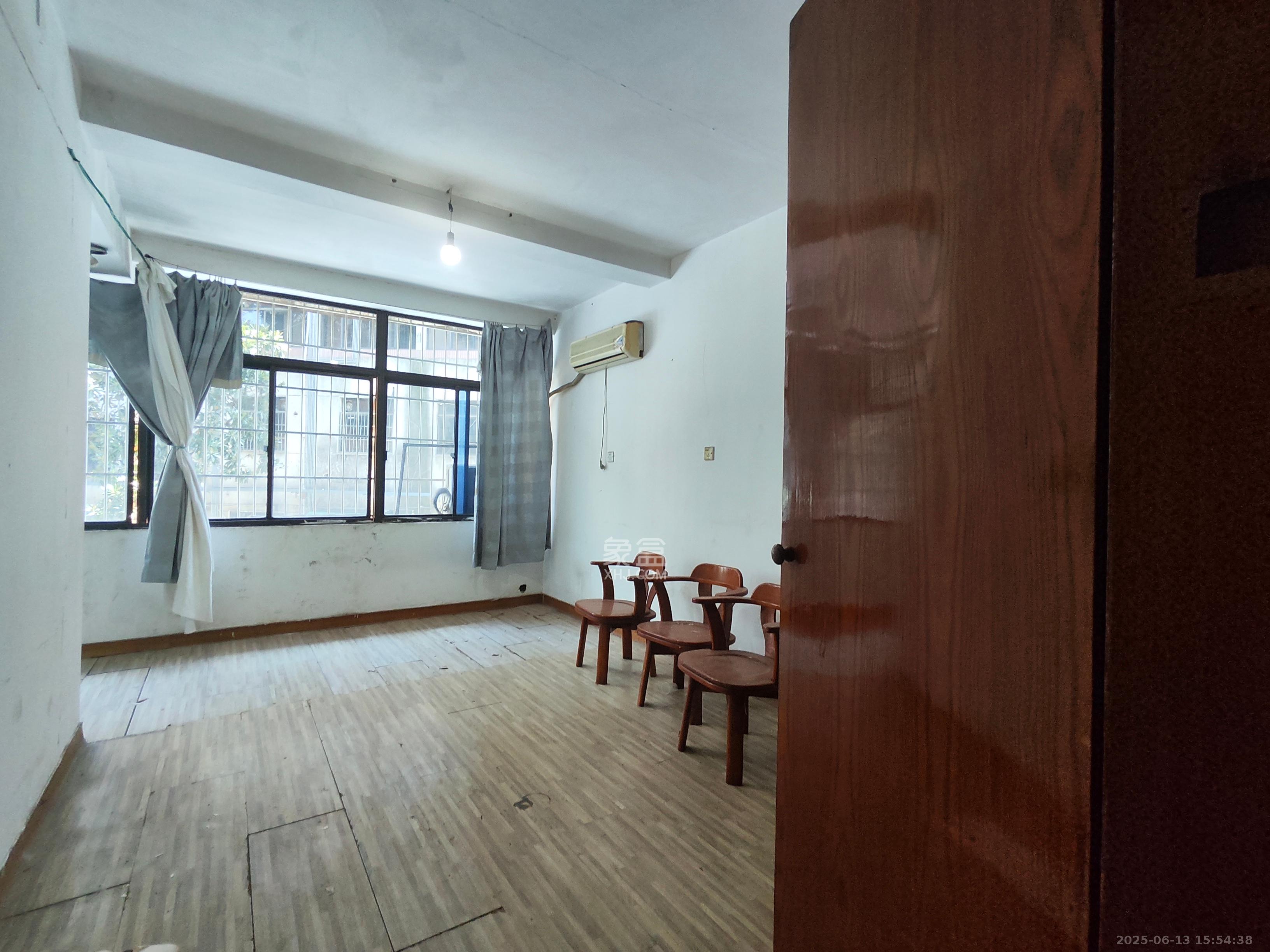 长鑫美树园 2室1厅1卫 1300.0元/月 长鑫美树园 2室1厅1卫 1300.0元/月室内图