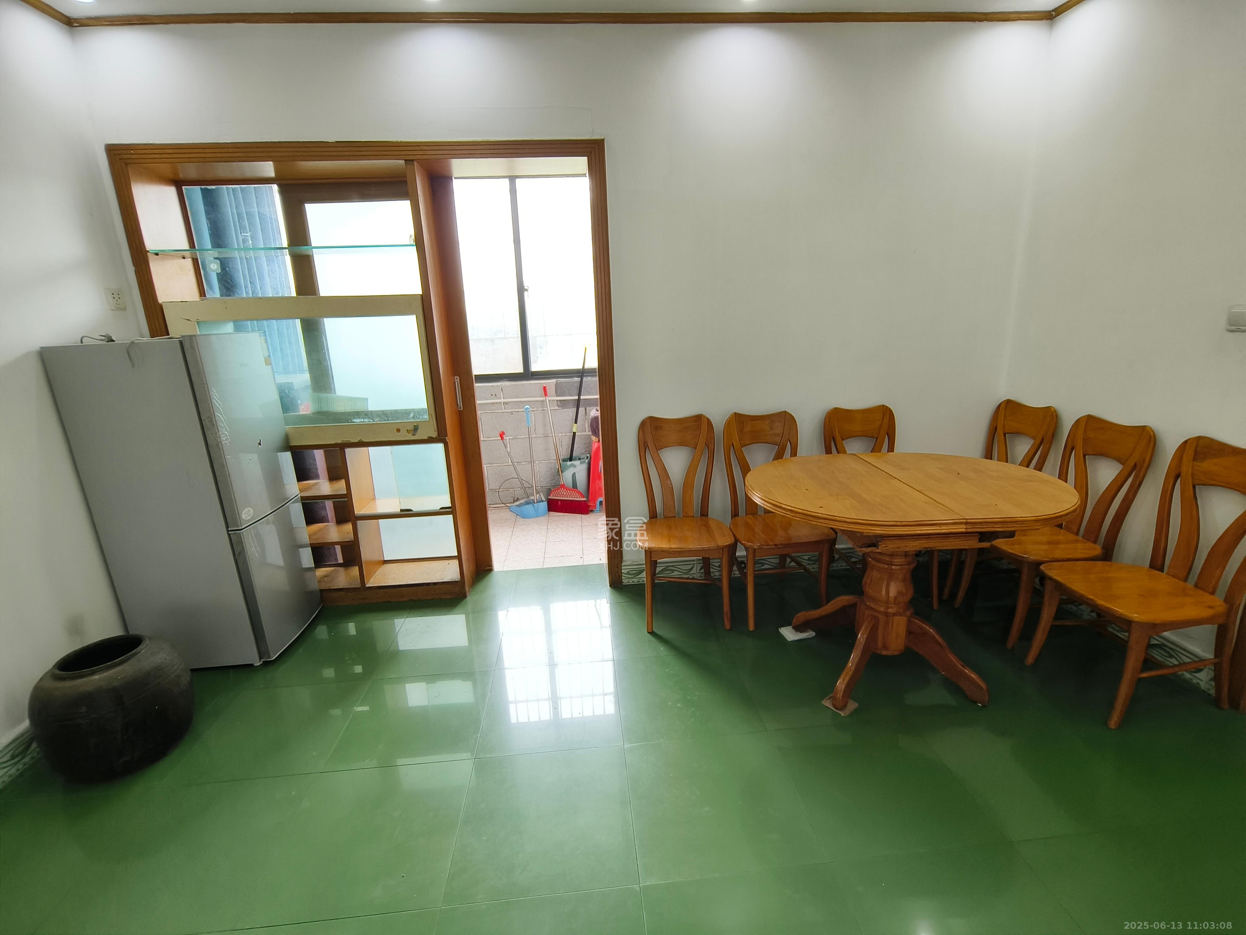 国家安全局单位房  3室2厅2卫   2500.00元/月室内图