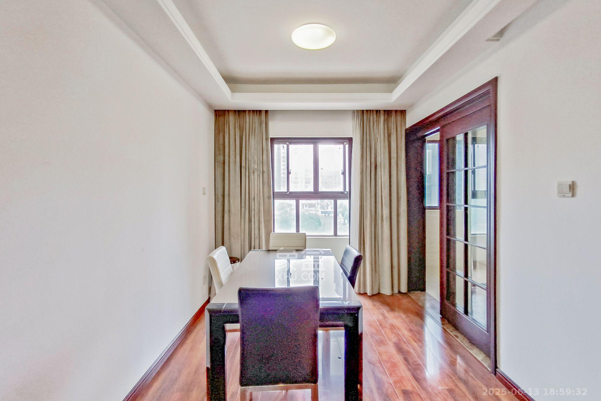 绿地中央广场 1室2厅1卫 4000.0元/月 绿地中央广场 1室2厅1卫 4000.0元/月室内图