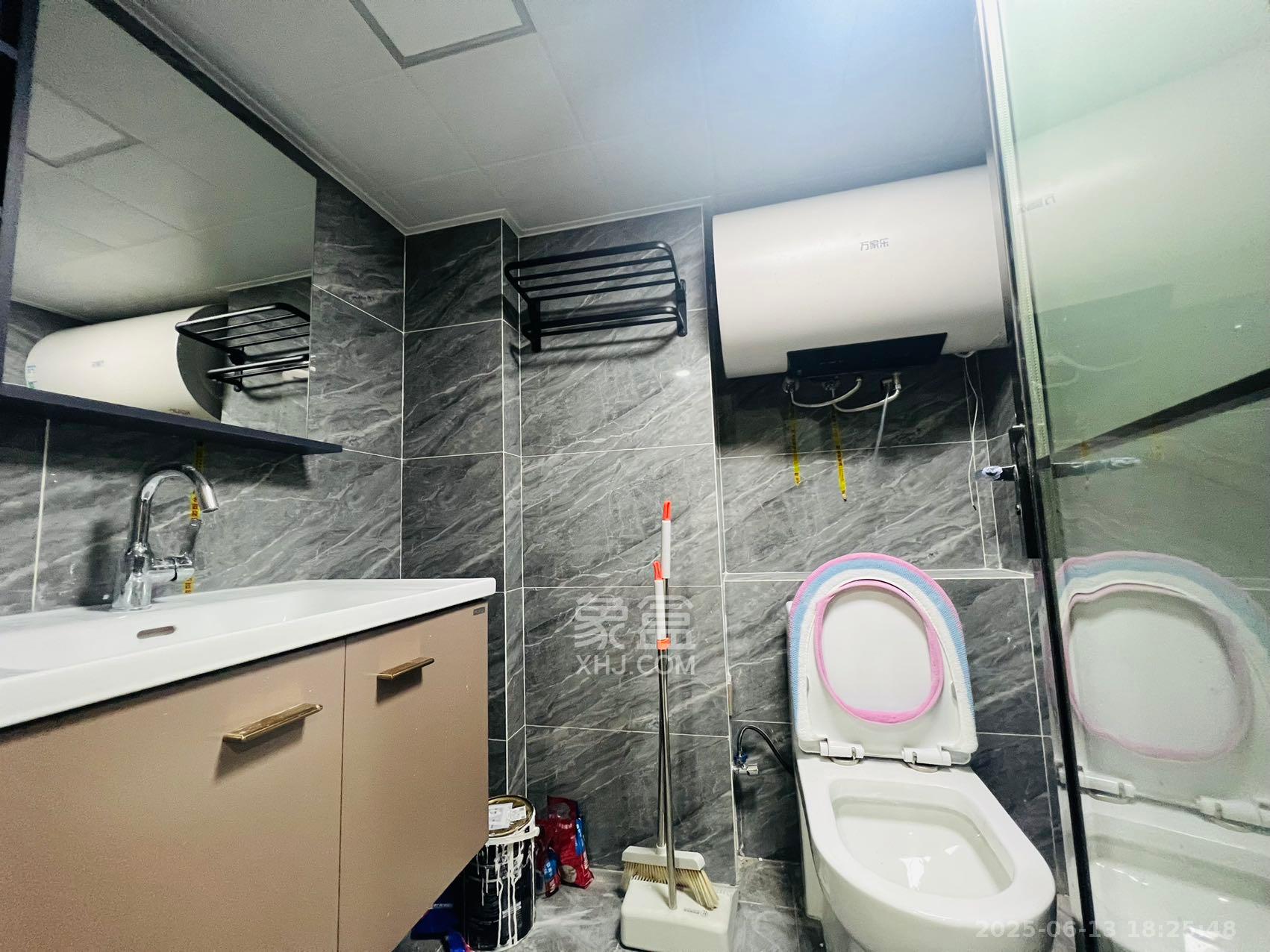 龙湖新壹城  1室1厅1卫    2300.0元/月 龙湖新壹城  1室1厅1卫    2300.0元/月室内图