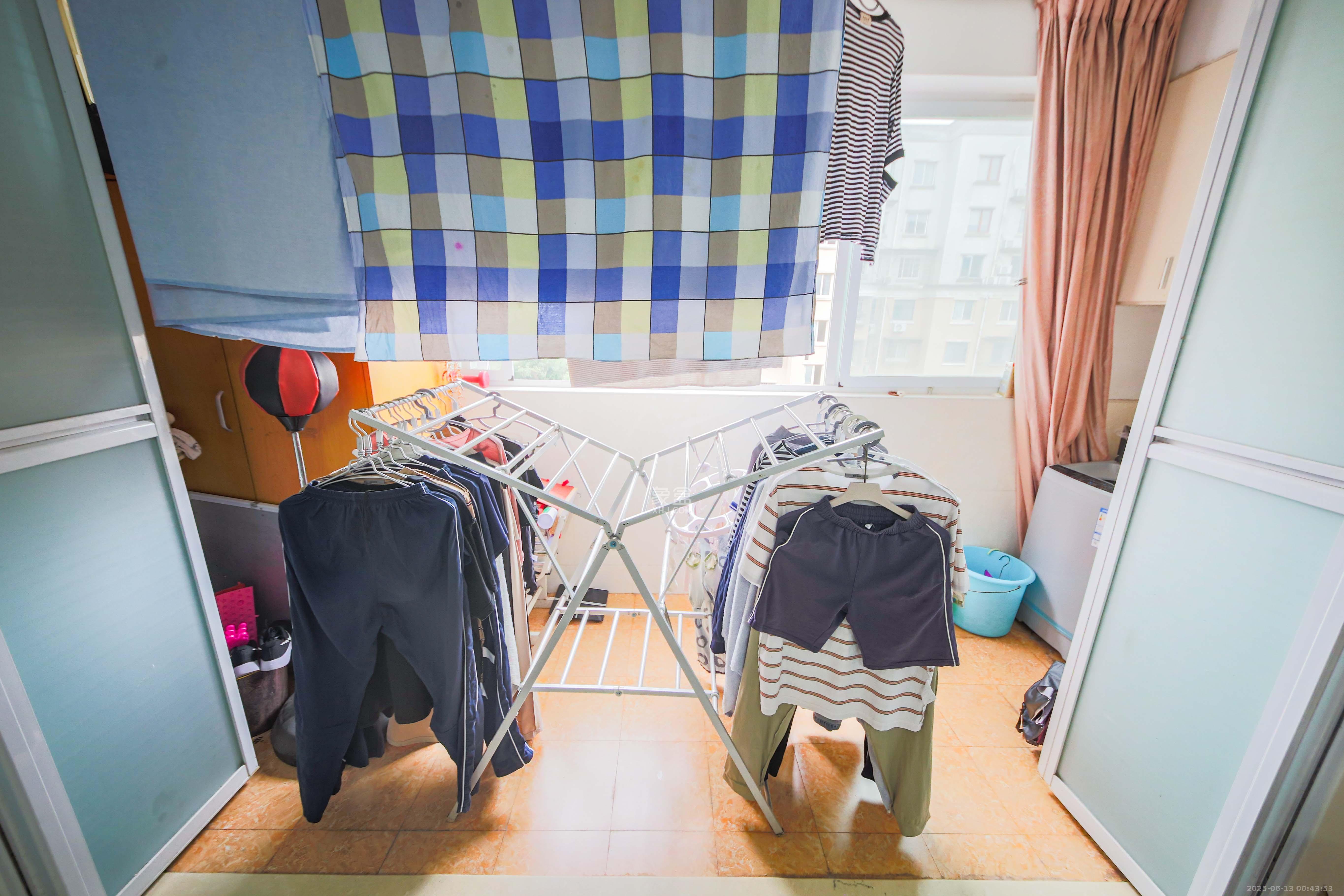 海利科院佳园  3室2厅2卫    96.0万阳台