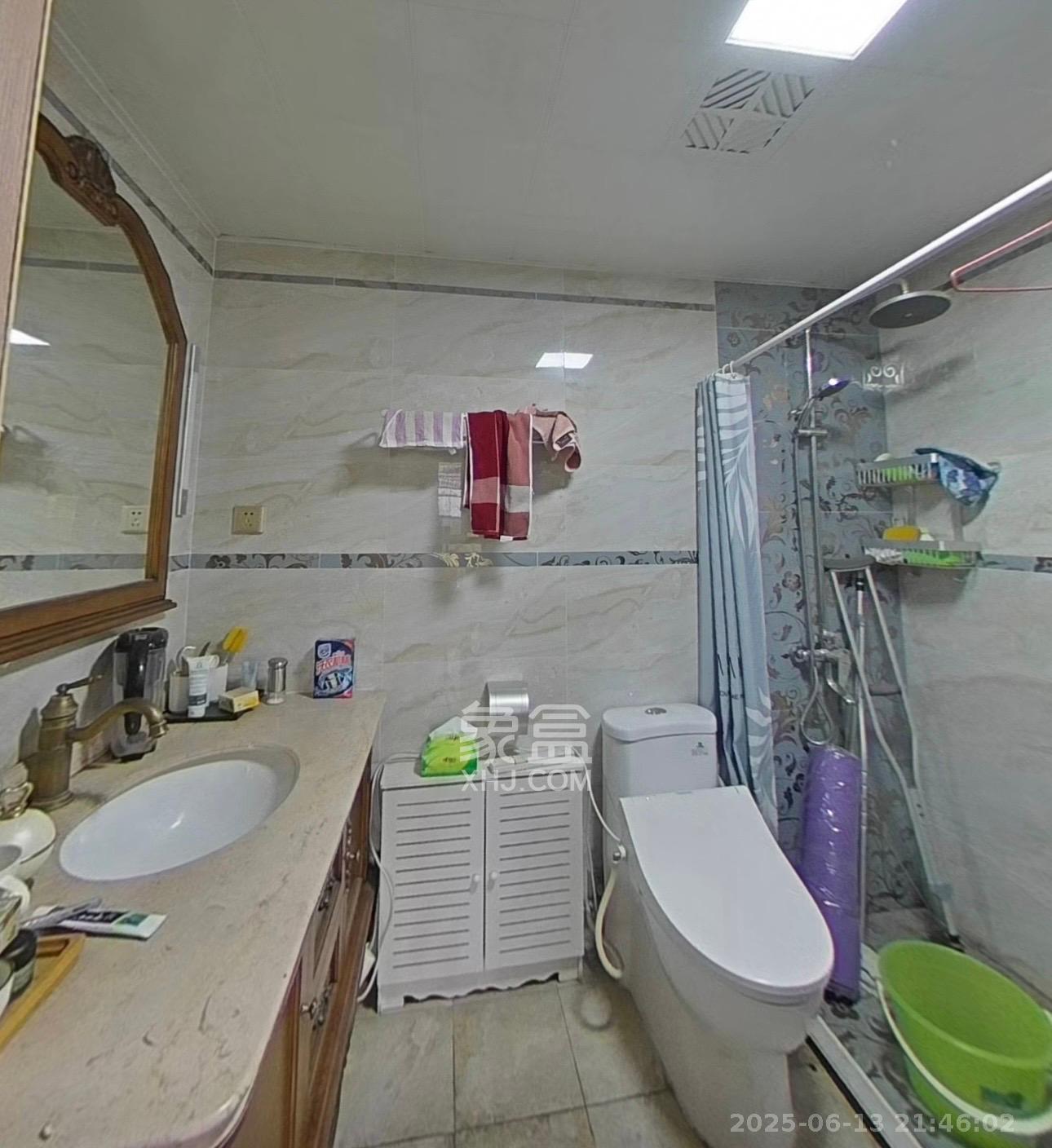 藏珑湖上国际花园 4室2厅2卫 5500.0元/月 藏珑湖上国际花园 4室2厅2卫 5500.0元/月室内图