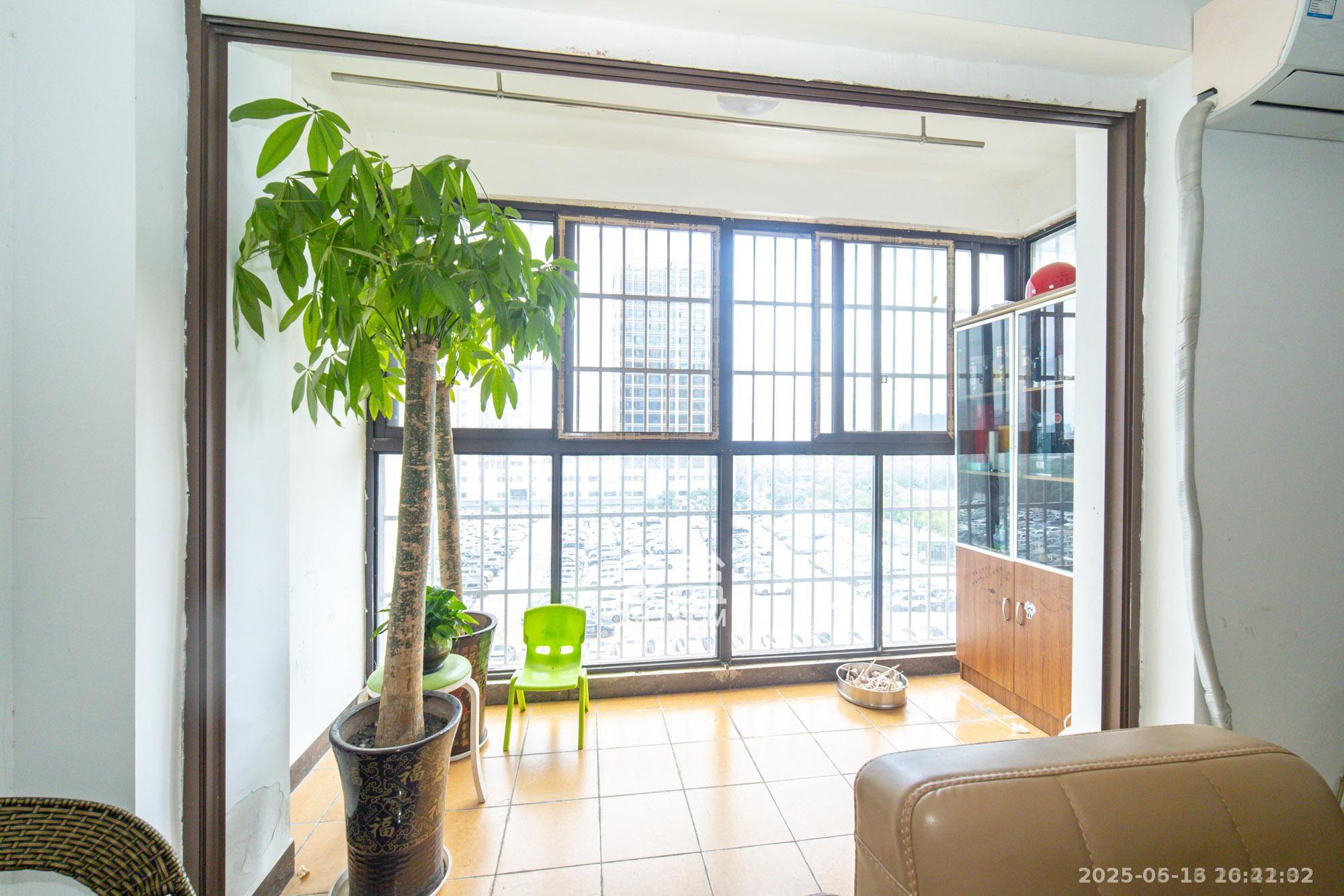 新长海广场  3室2厅1卫    1800.0元/月 新长海广场  3室2厅1卫    1800.0元/月室内图