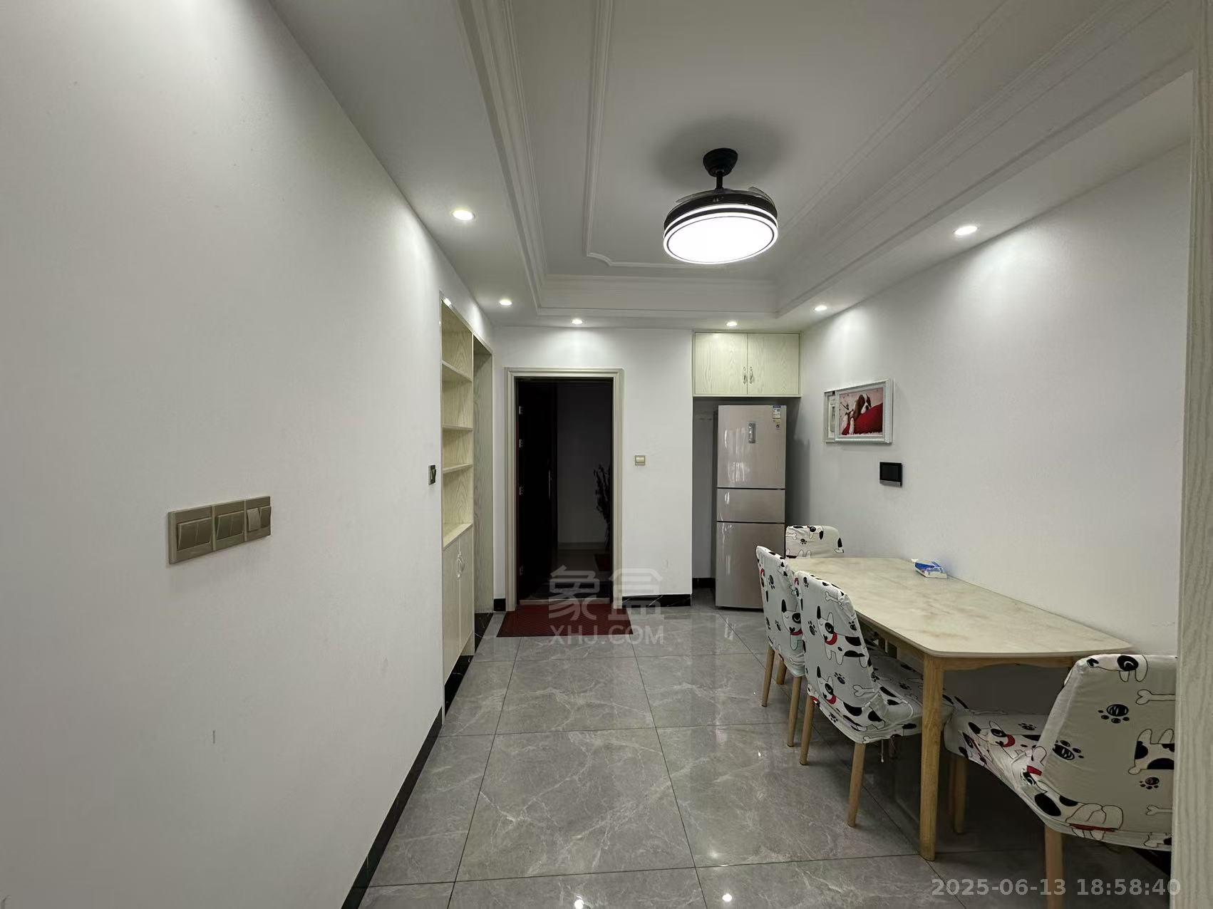 春藤小镇 3室2厅2卫 1800.0元/月 春藤小镇 3室2厅2卫 1800.0元/月室内图