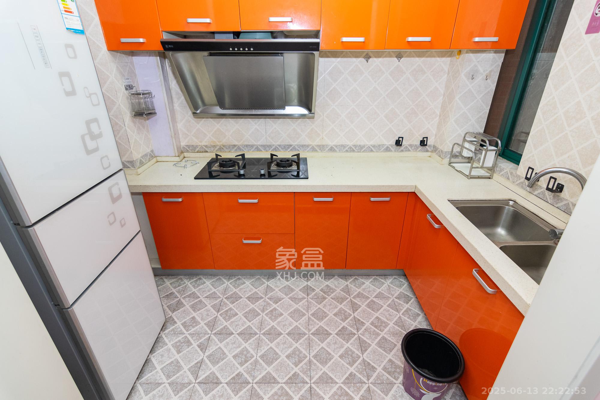 百合湖滨花园 2室2厅1卫 40.0万 百合湖滨花园 2室2厅1卫 40.0万厨房