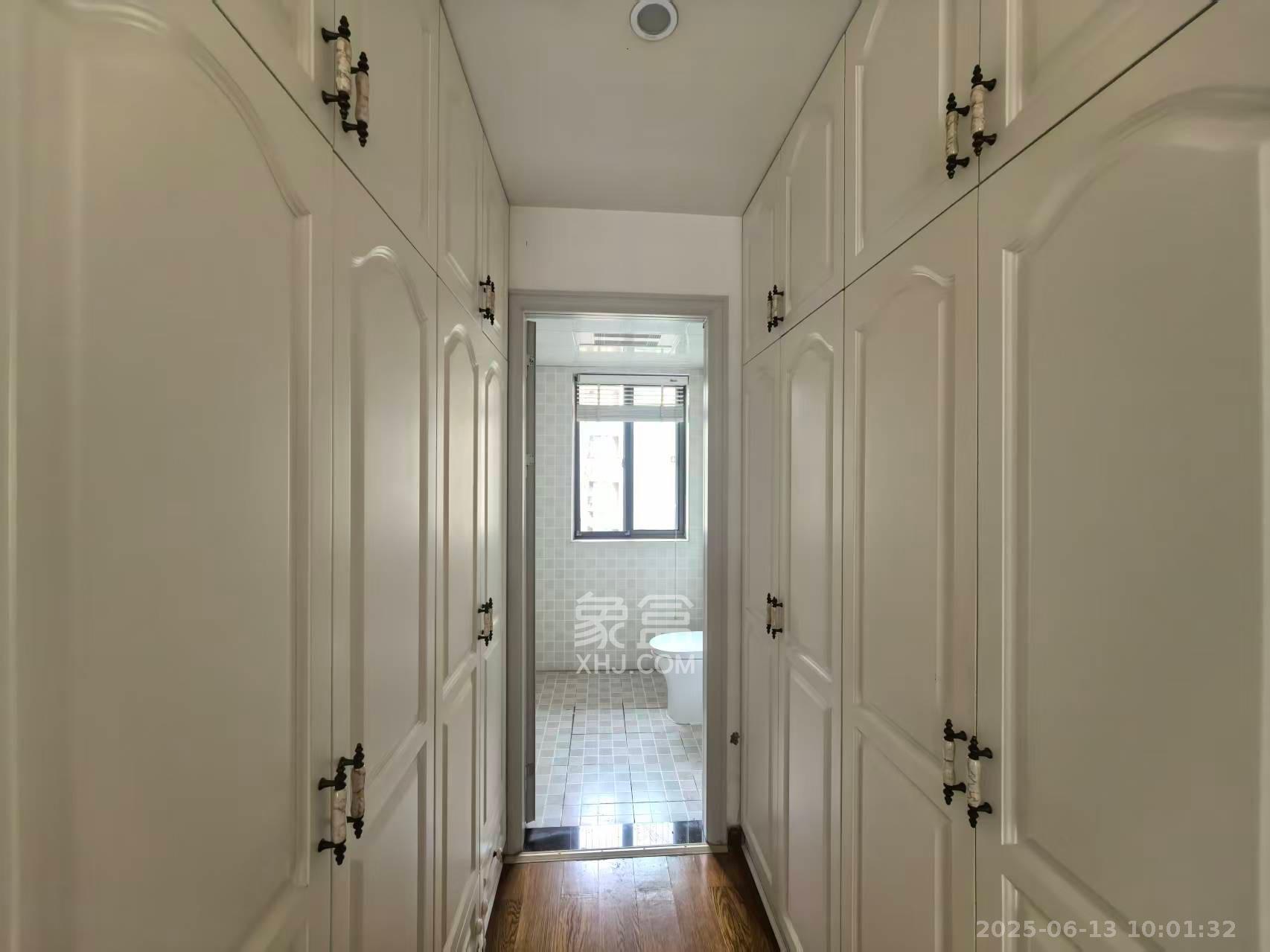 鑫远熙山 4室2厅2卫 3200.0元/月 鑫远熙山 4室2厅2卫 3200.0元/月室内图