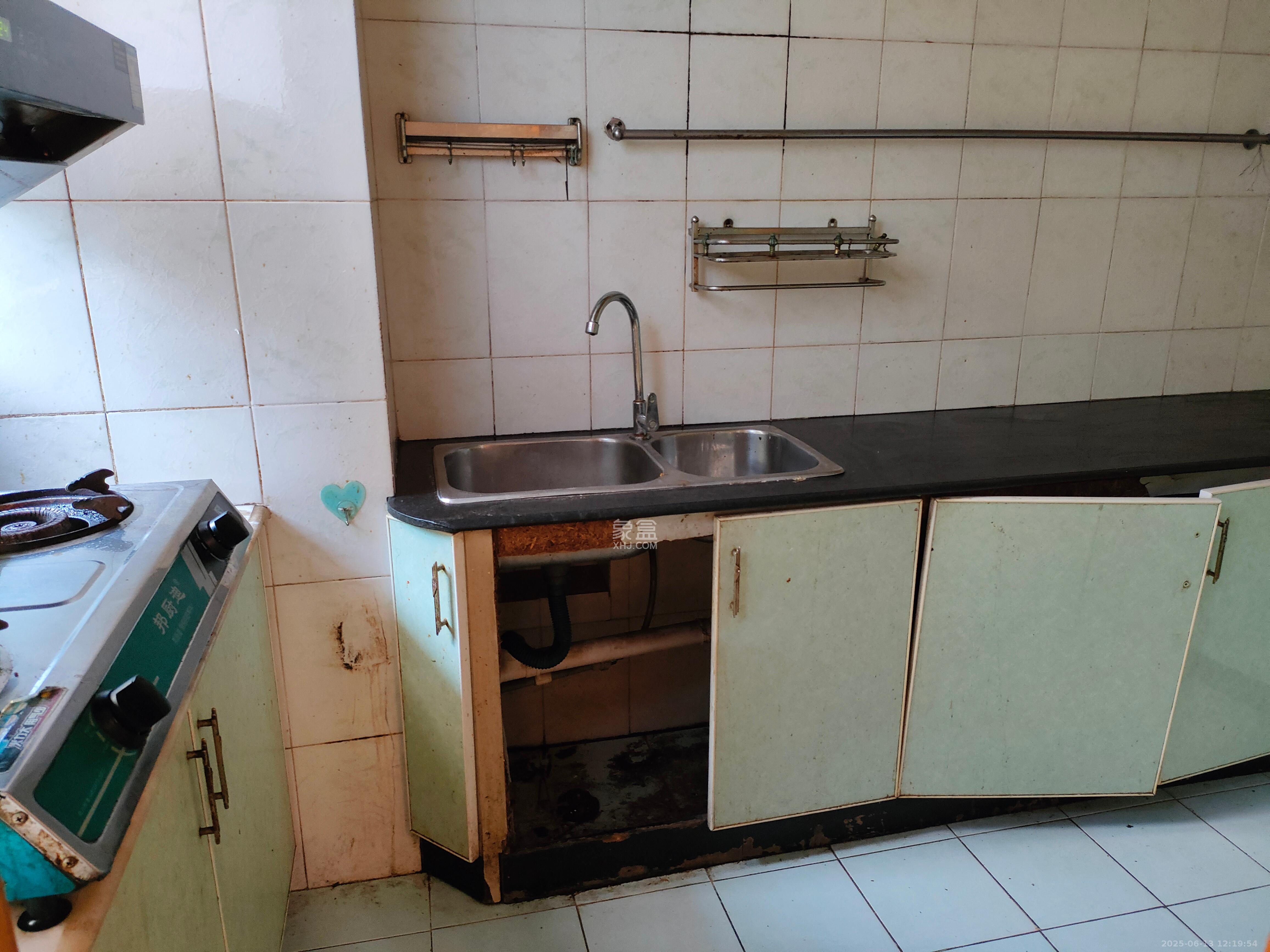 中建五局信和苑三区 4室1厅1卫 1500.0元/月 中建五局信和苑三区 4室1厅1卫 1500.0元/月室内图