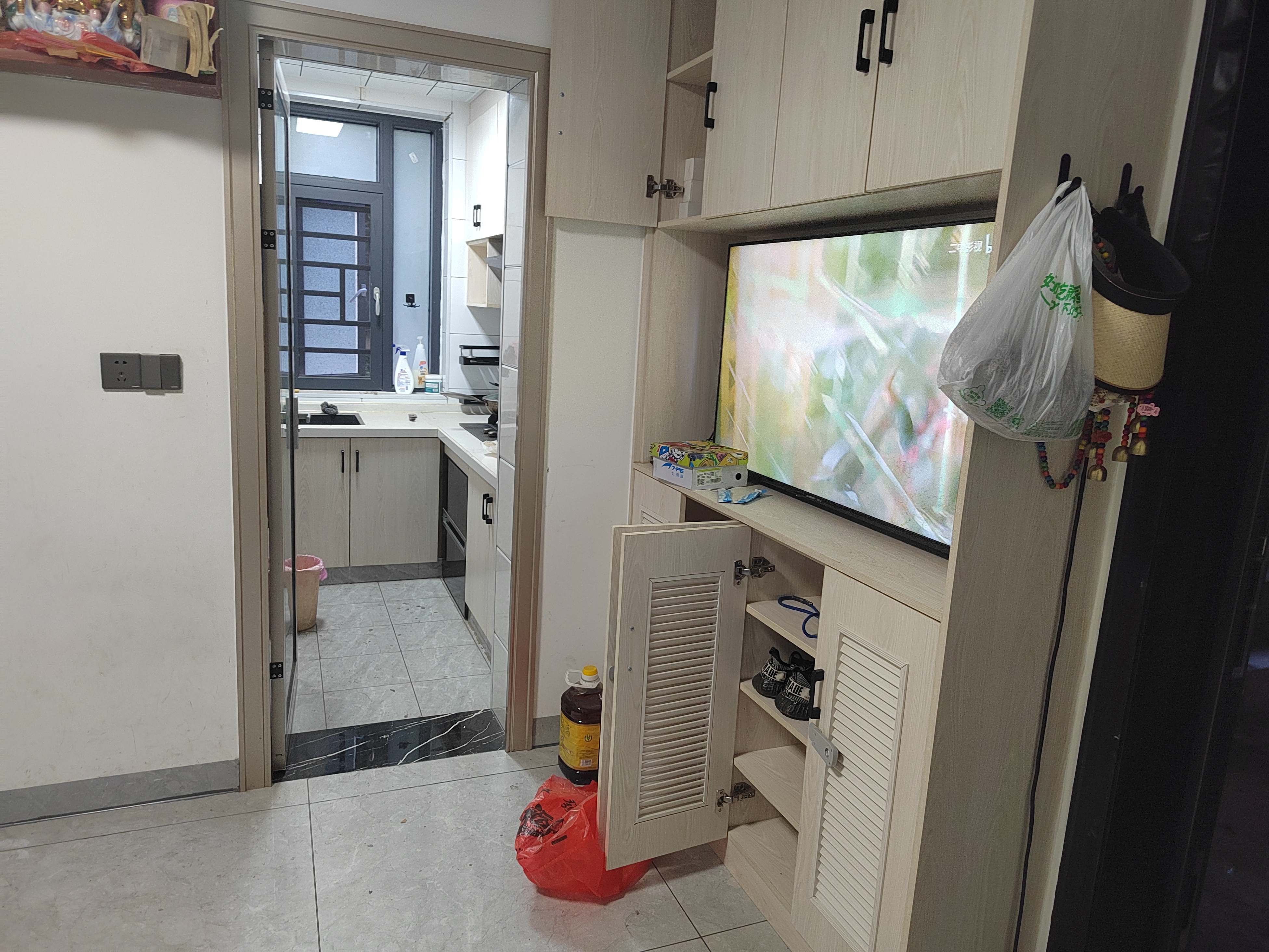 一中附小校内单位房  4室1厅2卫    1600.0元/月室内图