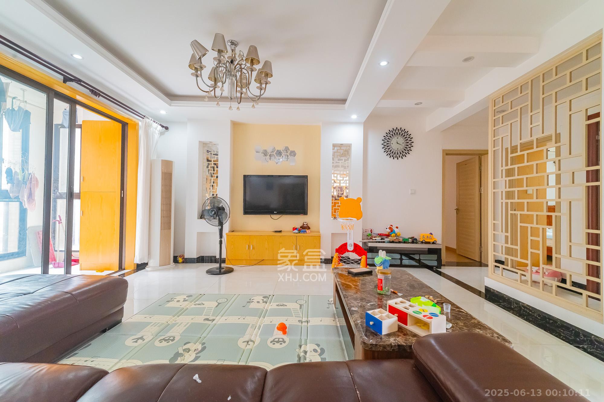 华润凤凰城三期  3室2厅2卫    100.0万 华润凤凰城三期  3室2厅2卫    100.0万客厅