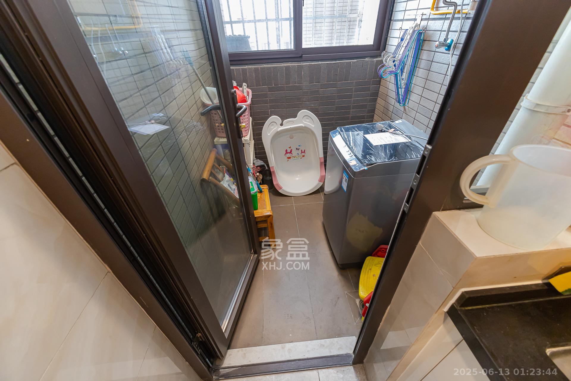 时代倾城四期 2室2厅1卫 85.0万 时代倾城四期 2室2厅1卫 85.0万阳台