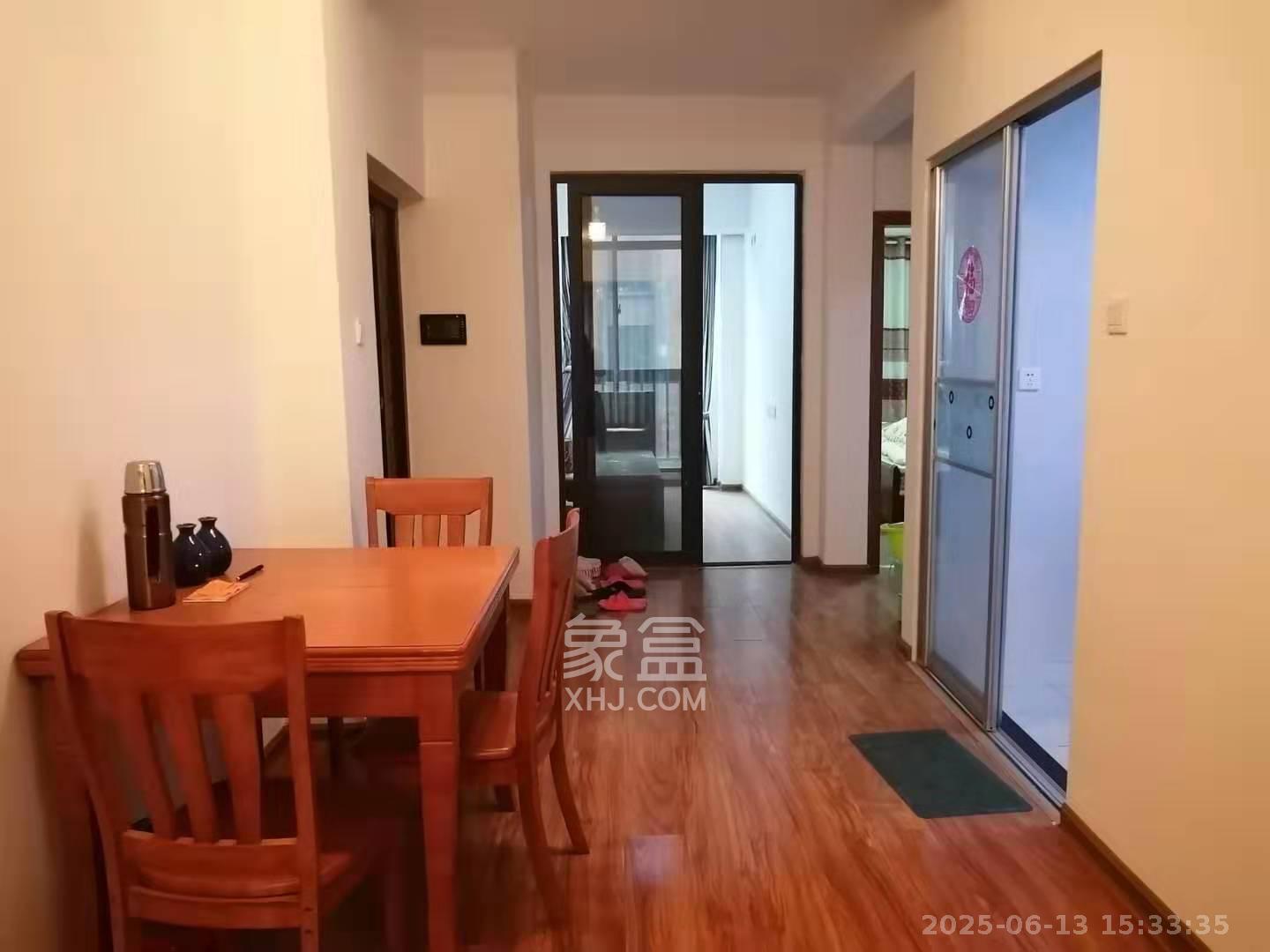 绿地公馆(绿地名邸) 3室2厅2卫 2400.0元/月 绿地公馆(绿地名邸) 3室2厅2卫 2400.0元/月室内图