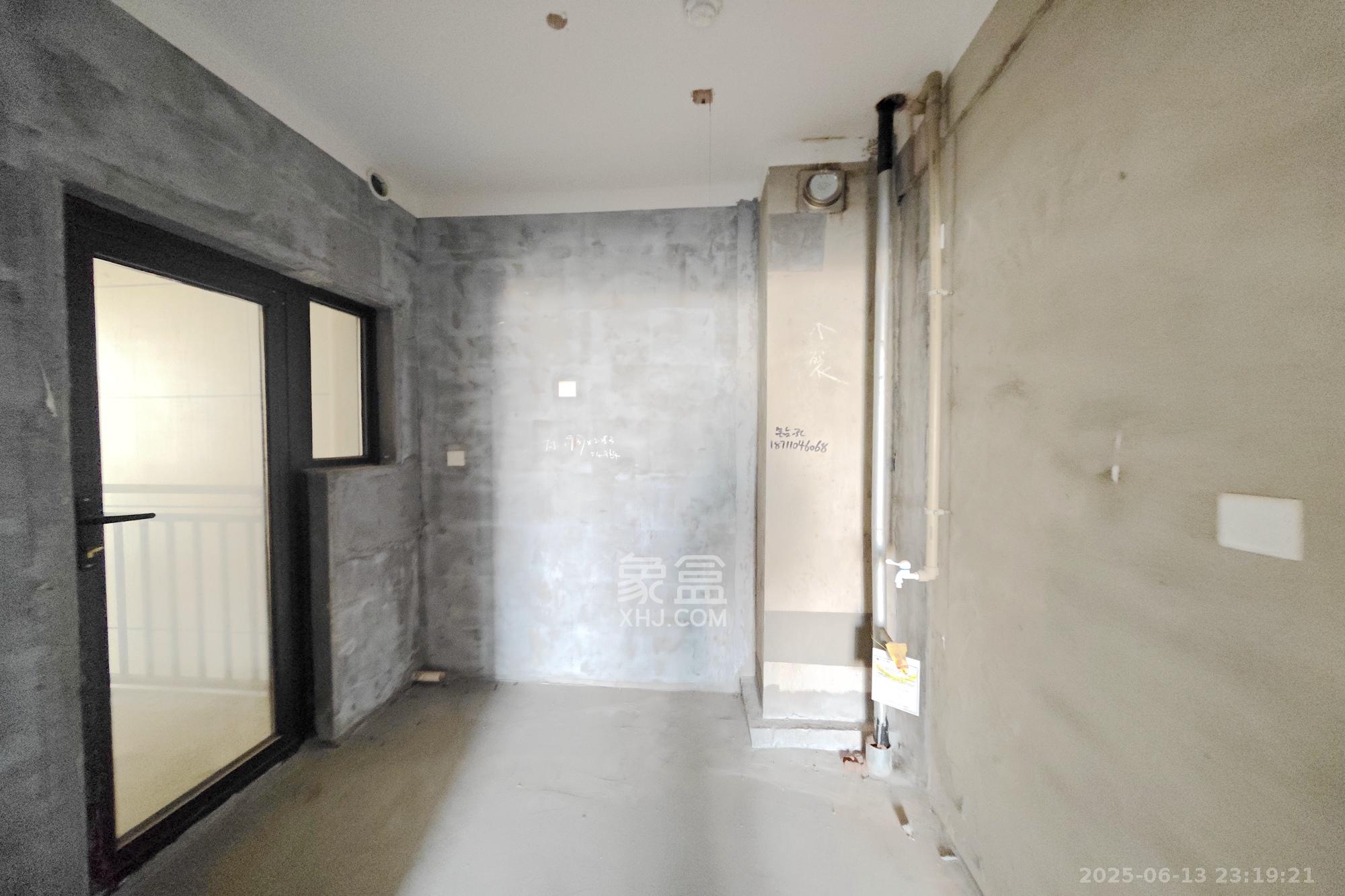 保利大都汇一期、二期  3室2厅2卫    130.0万厨房