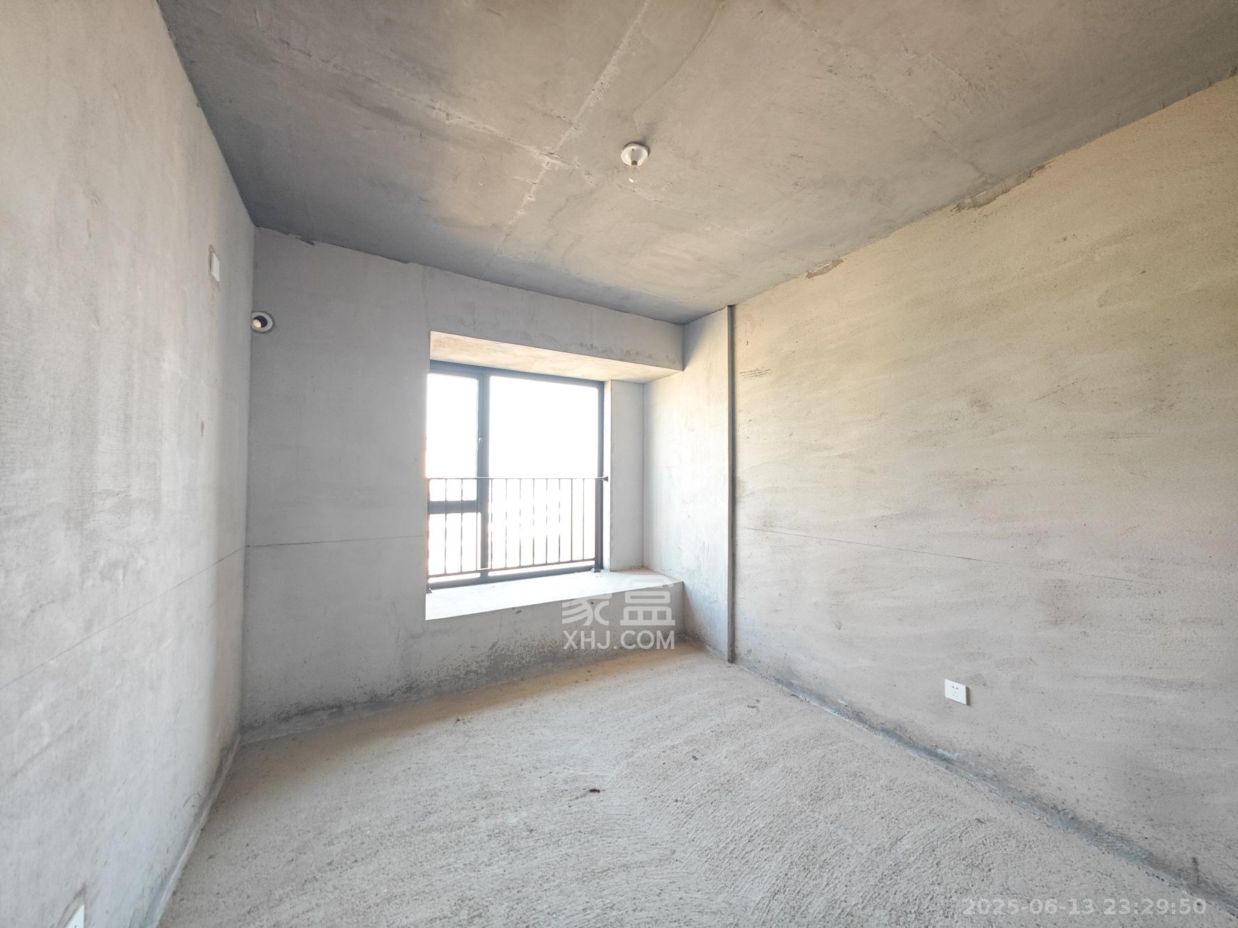 中建嘉和城  1室0厅0卫   85.00万卧室