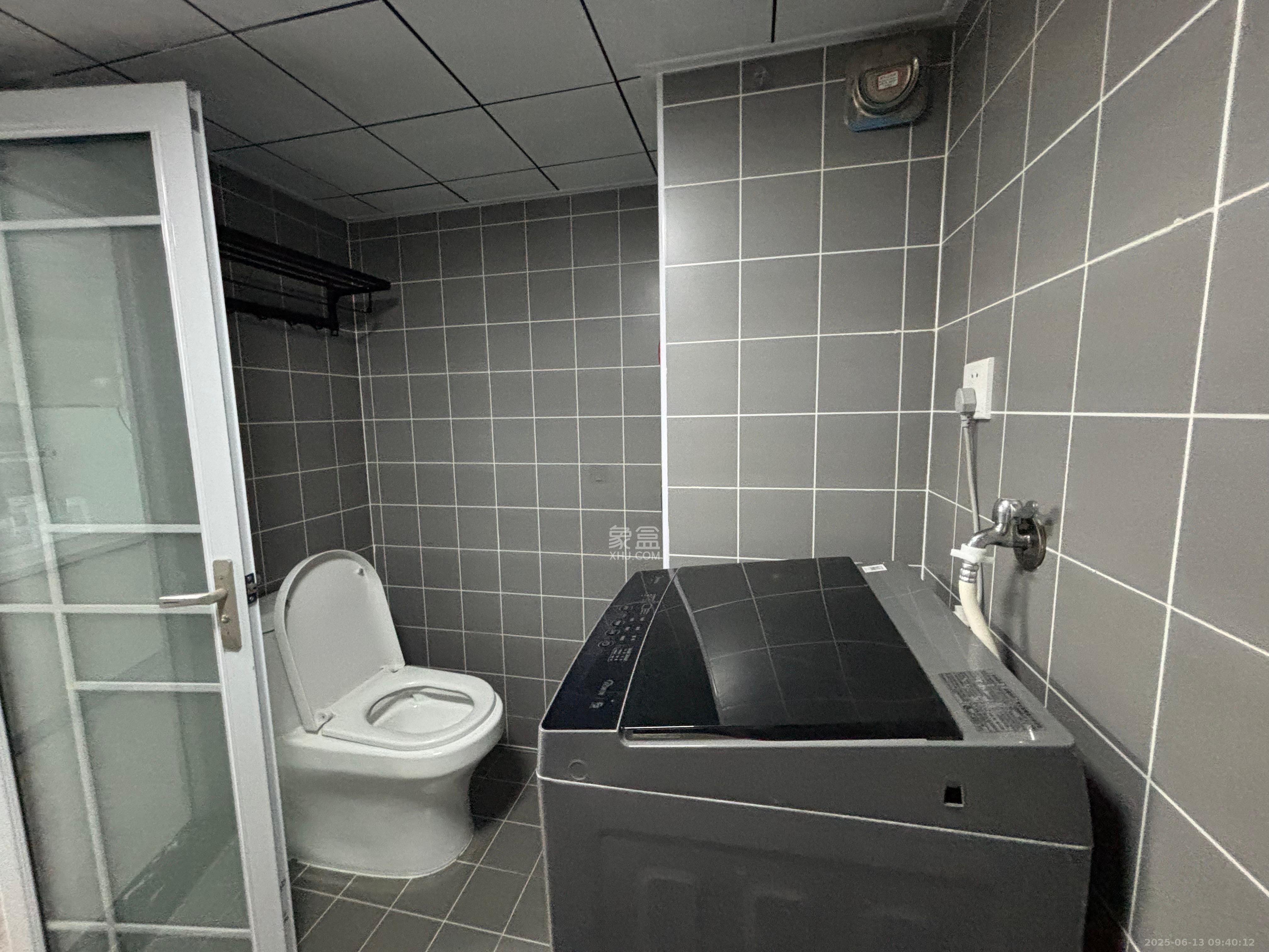 藏珑湖上公馆 2室1厅1卫 2700.0元/月 藏珑湖上公馆 2室1厅1卫 2700.0元/月室内图