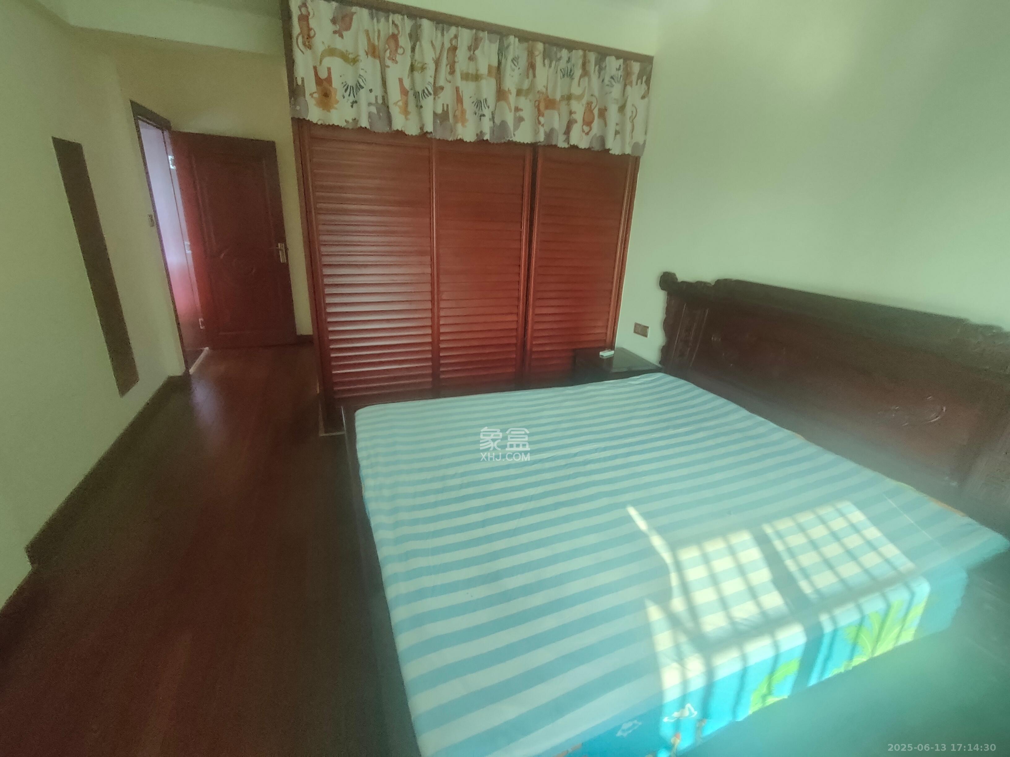 湖韵佳苑  3室2厅2卫   3500.00元/月室内图
