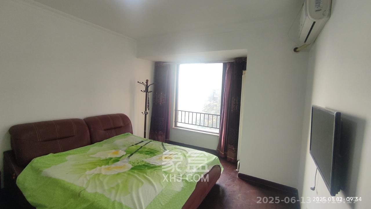 中海国际一期  4室2厅2卫    2300.0元/月 中海国际一期  4室2厅2卫    2300.0元/月