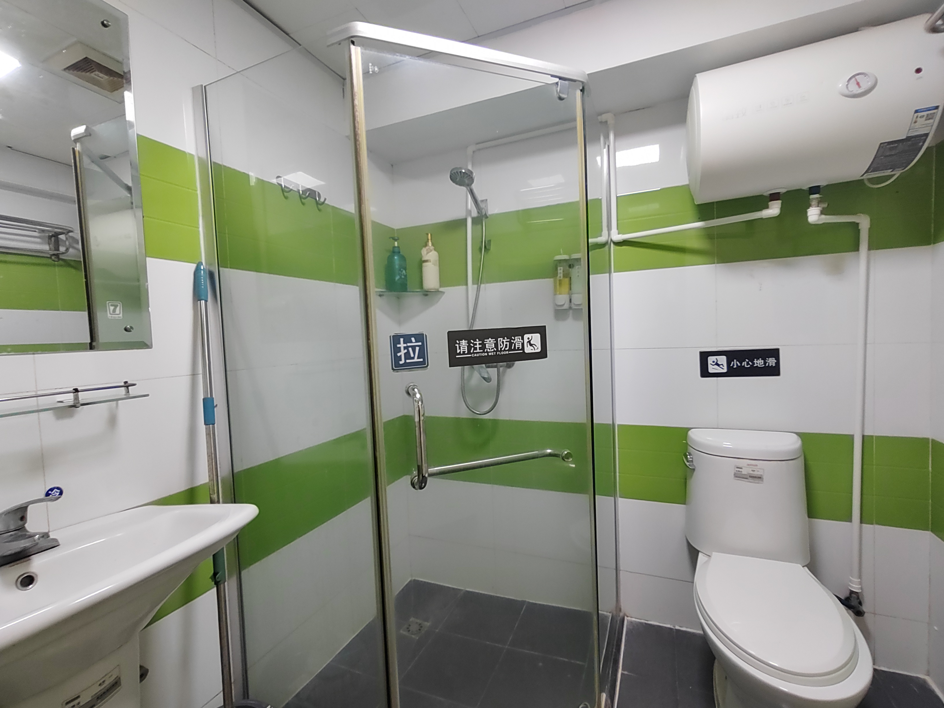 香港城  1室1厅1卫   1050.00元/月室内图