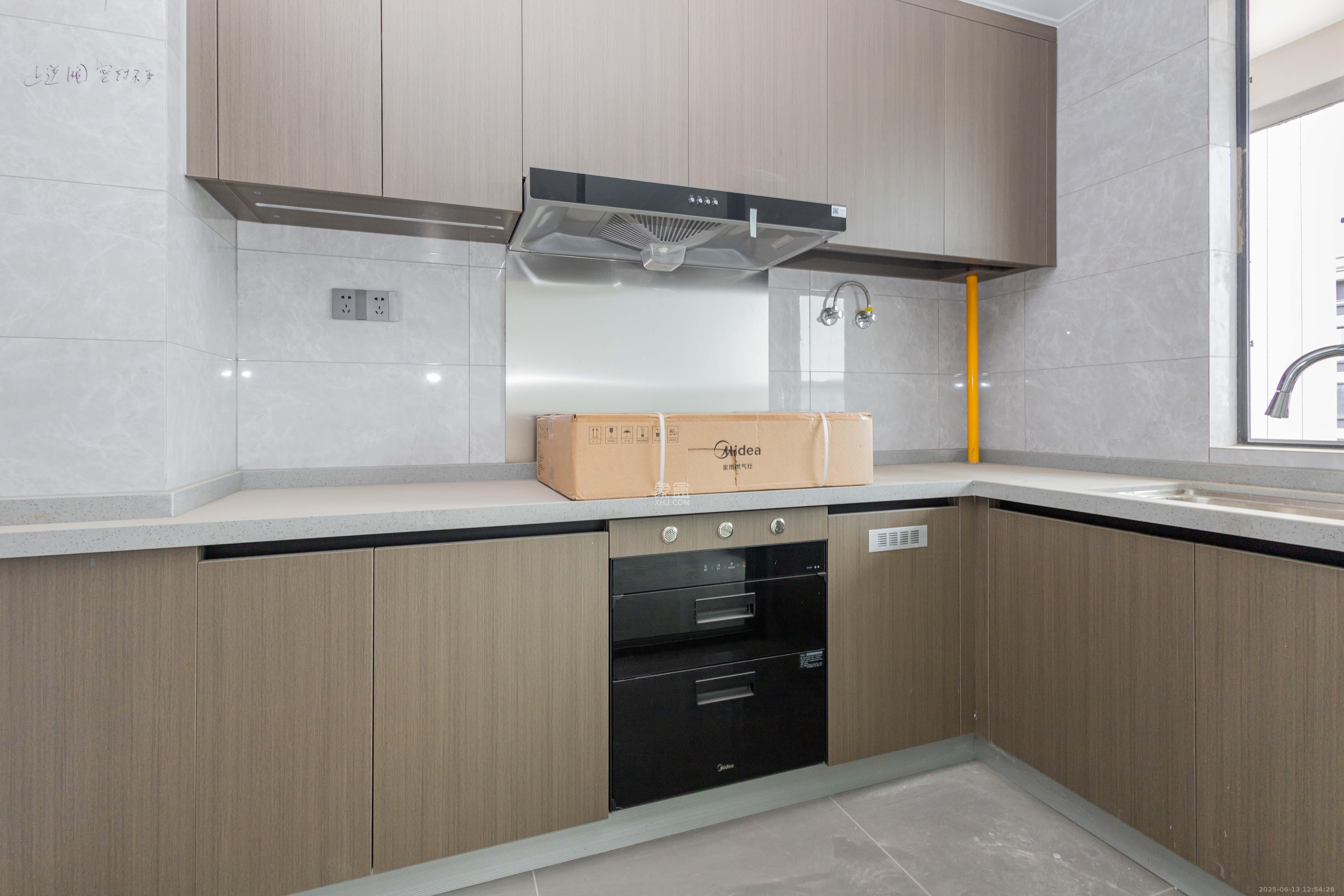 美的云樾 4室2厅2卫 190.0万 美的云樾 4室2厅2卫 190.0万厨房