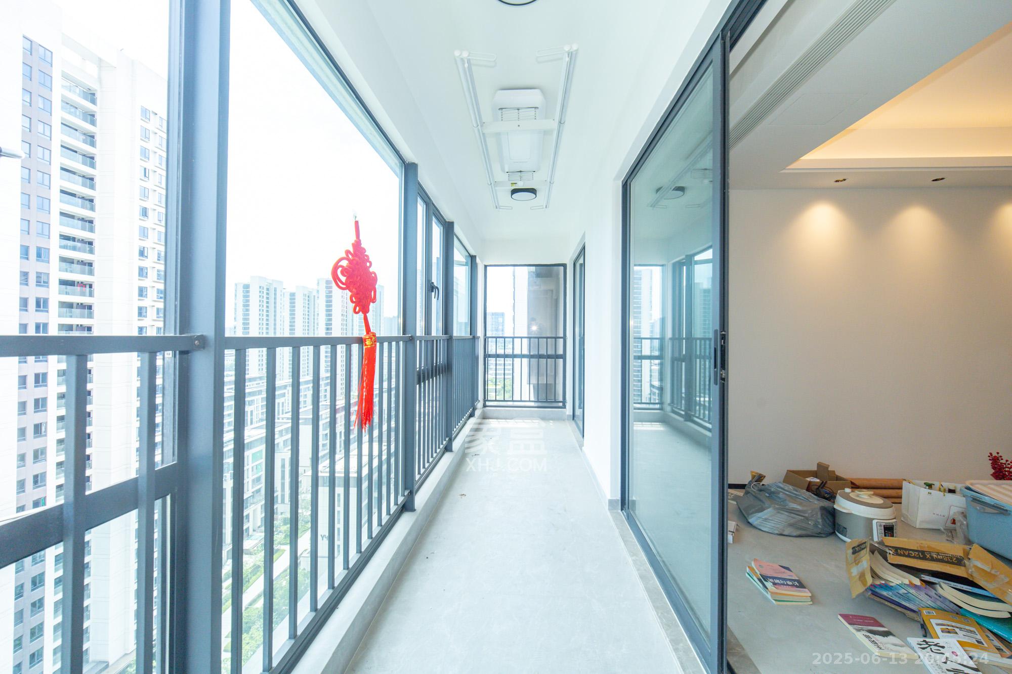 三一云谷  4室2厅2卫   148.00万阳台