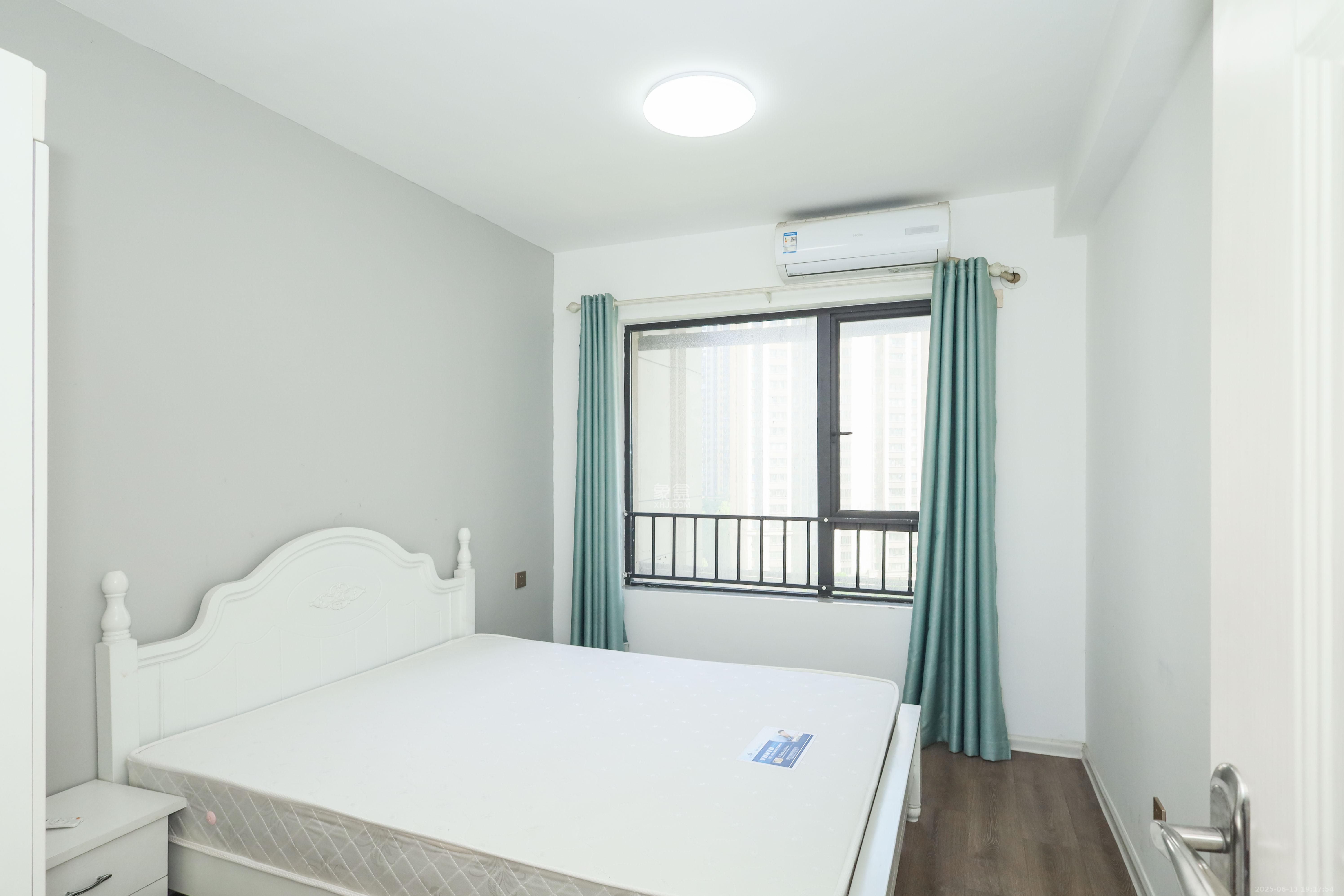 惠天然梅岭国际 4室2厅2卫 176.0万 惠天然梅岭国际 4室2厅2卫 176.0万卧室