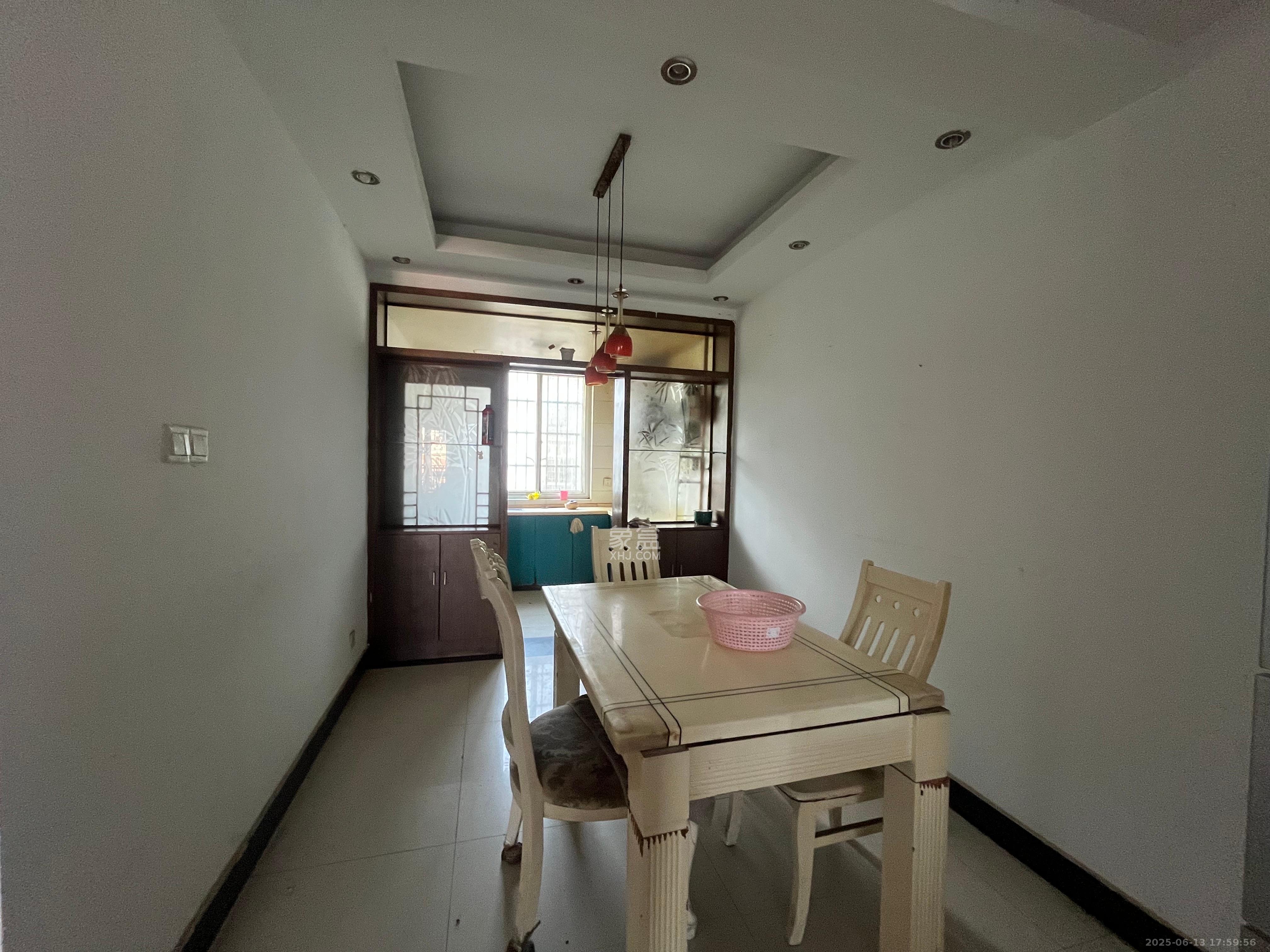 恩瑞麓山名园(龙王港小区) 3室2厅2卫 2400.0元/月 恩瑞麓山名园(龙王港小区) 3室2厅2卫 2400.0元/月室内图