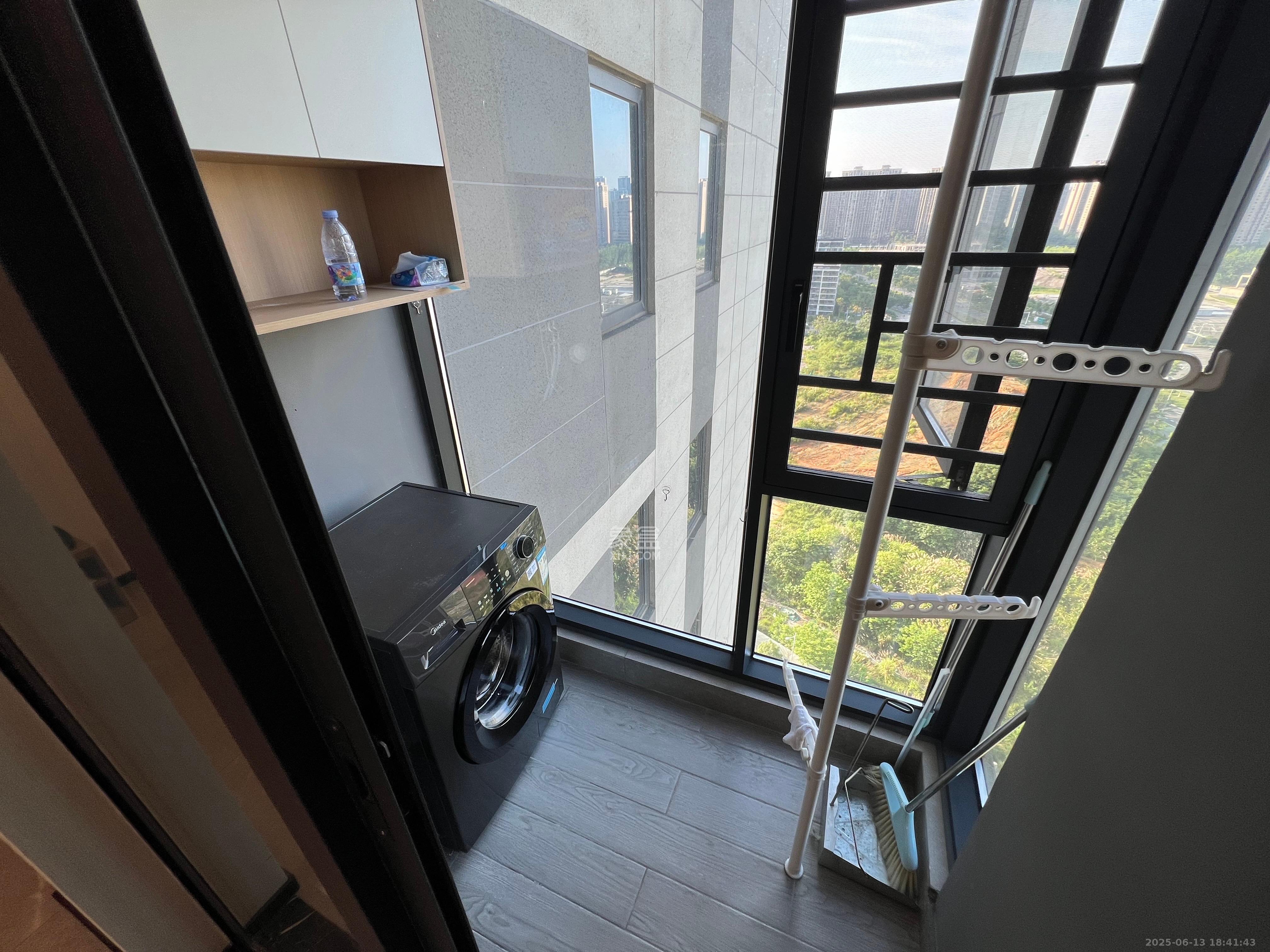 中海麓山境南区  4室2厅2卫   3500.00元/月室内图