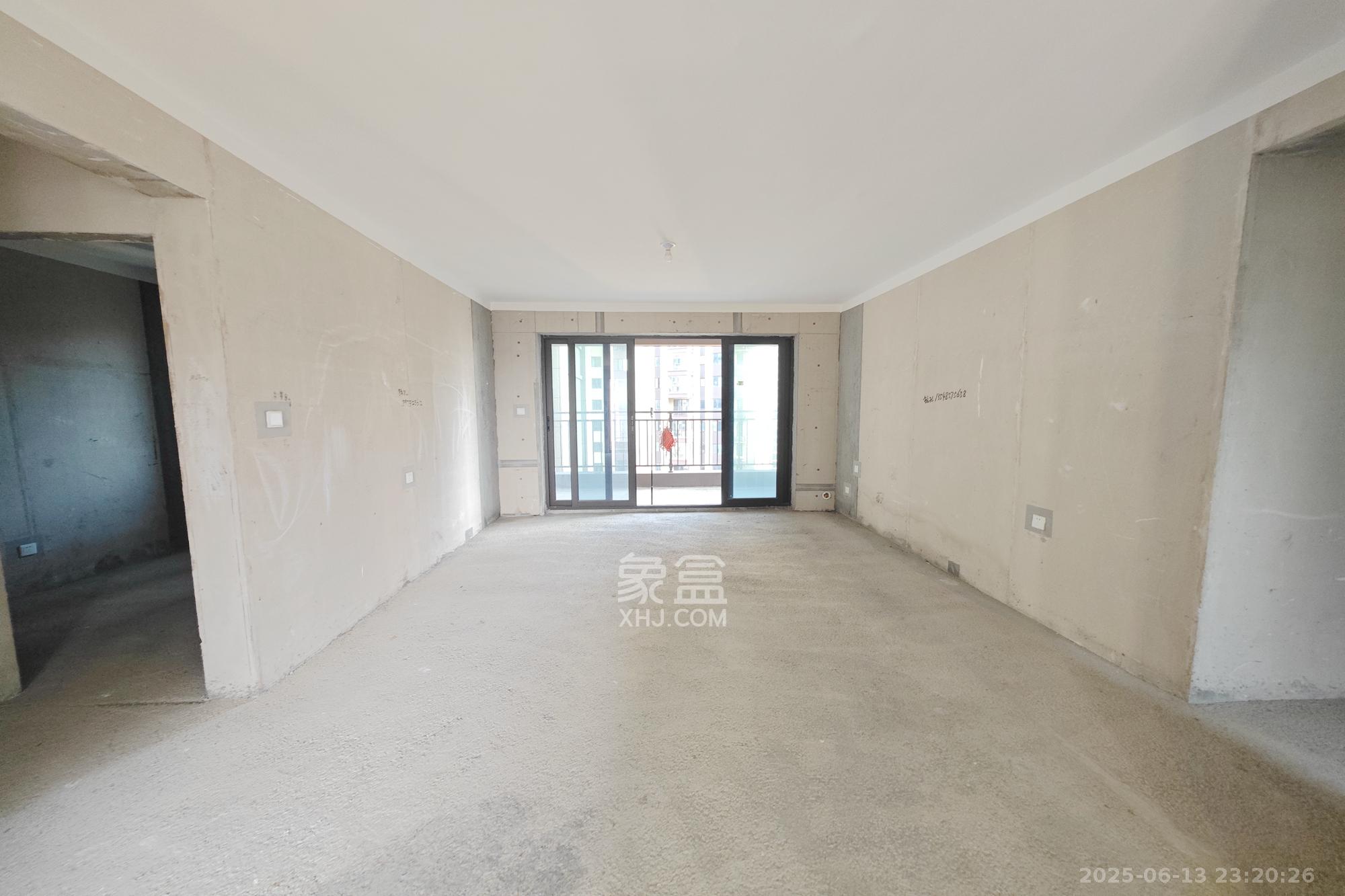 保利大都汇四期  4室2厅2卫    180.0万 保利大都汇四期  4室2厅2卫    180.0万