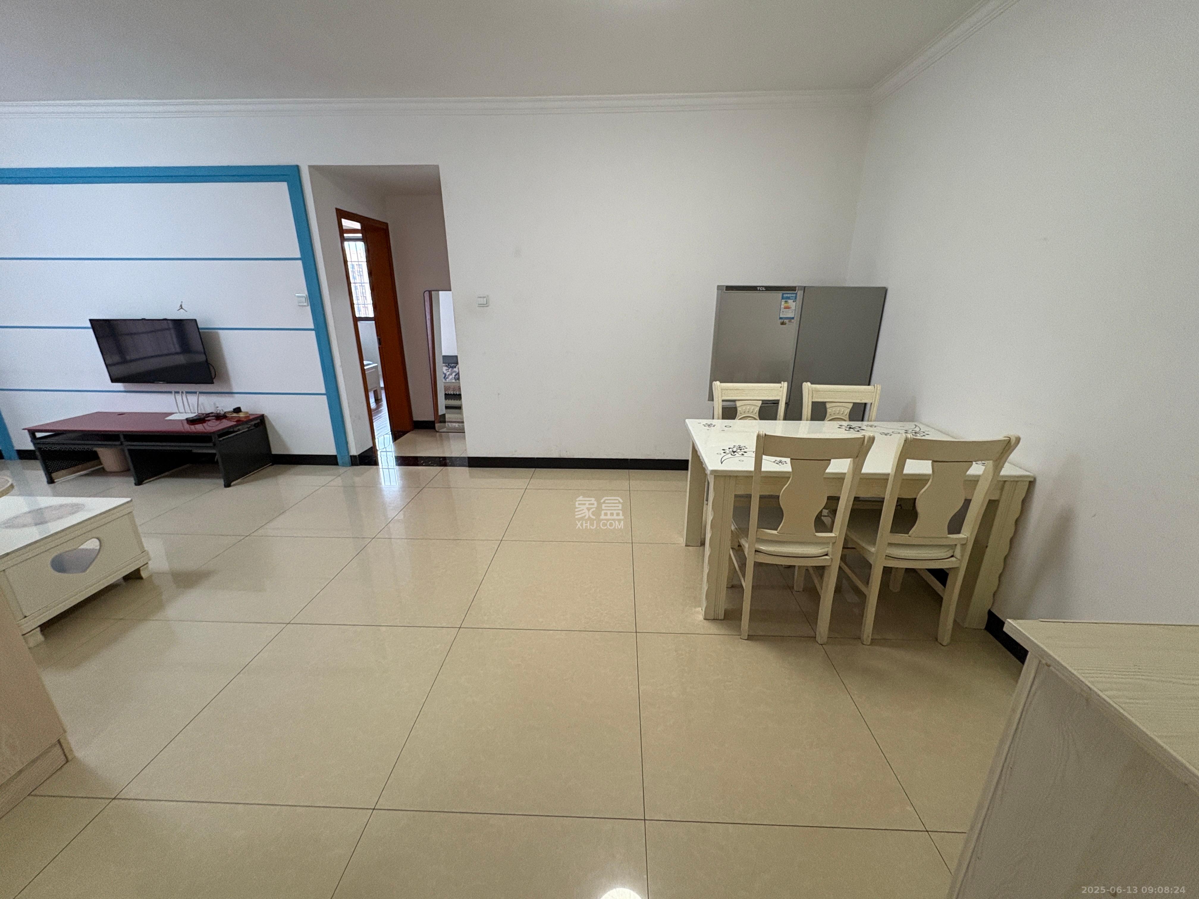 同鑫家园  1室2厅1卫    2400.0元/月 同鑫家园  1室2厅1卫    2400.0元/月室内图1