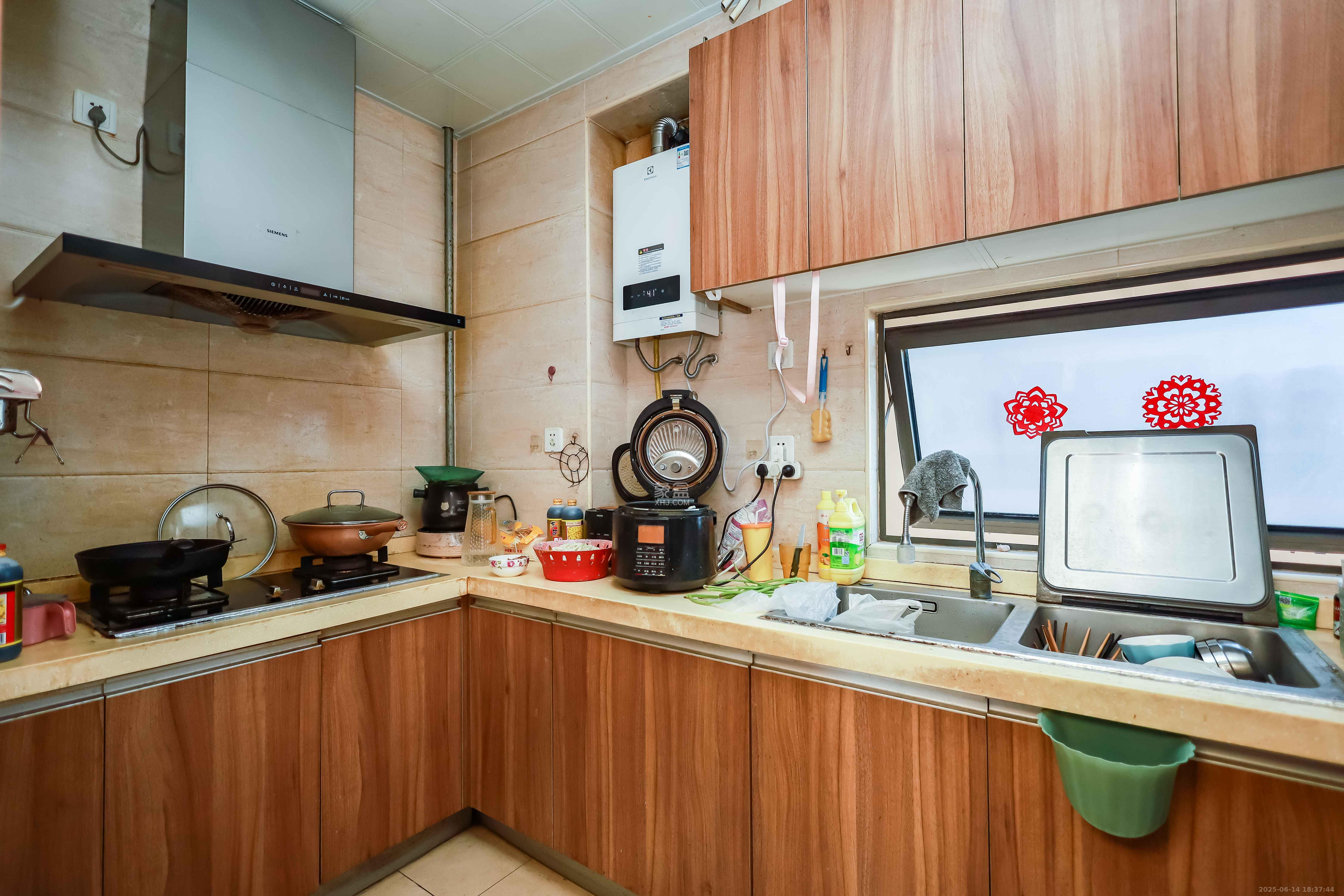 麓谷小镇 4室2厅2卫 92.8万 麓谷小镇 4室2厅2卫 92.8万厨房