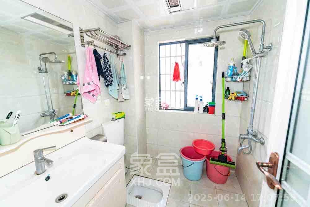 南庭城果  3室2厅1卫   2600.00元/月室内图