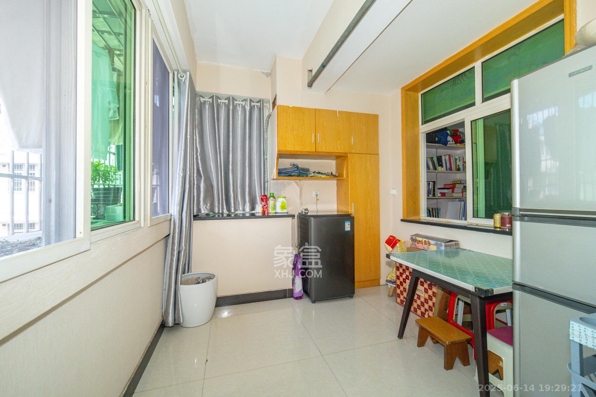 圆梦花园 4室2厅1卫 49.8万 圆梦花园 4室2厅1卫 49.8万阳台