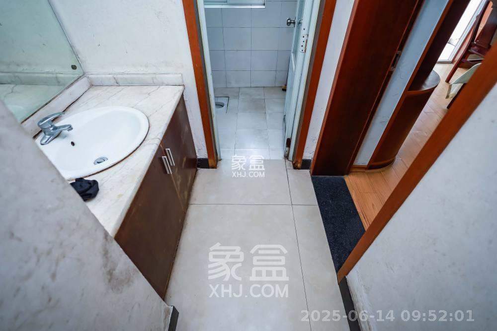 长房西郡  3室2厅1卫   2000.00元/月室内图