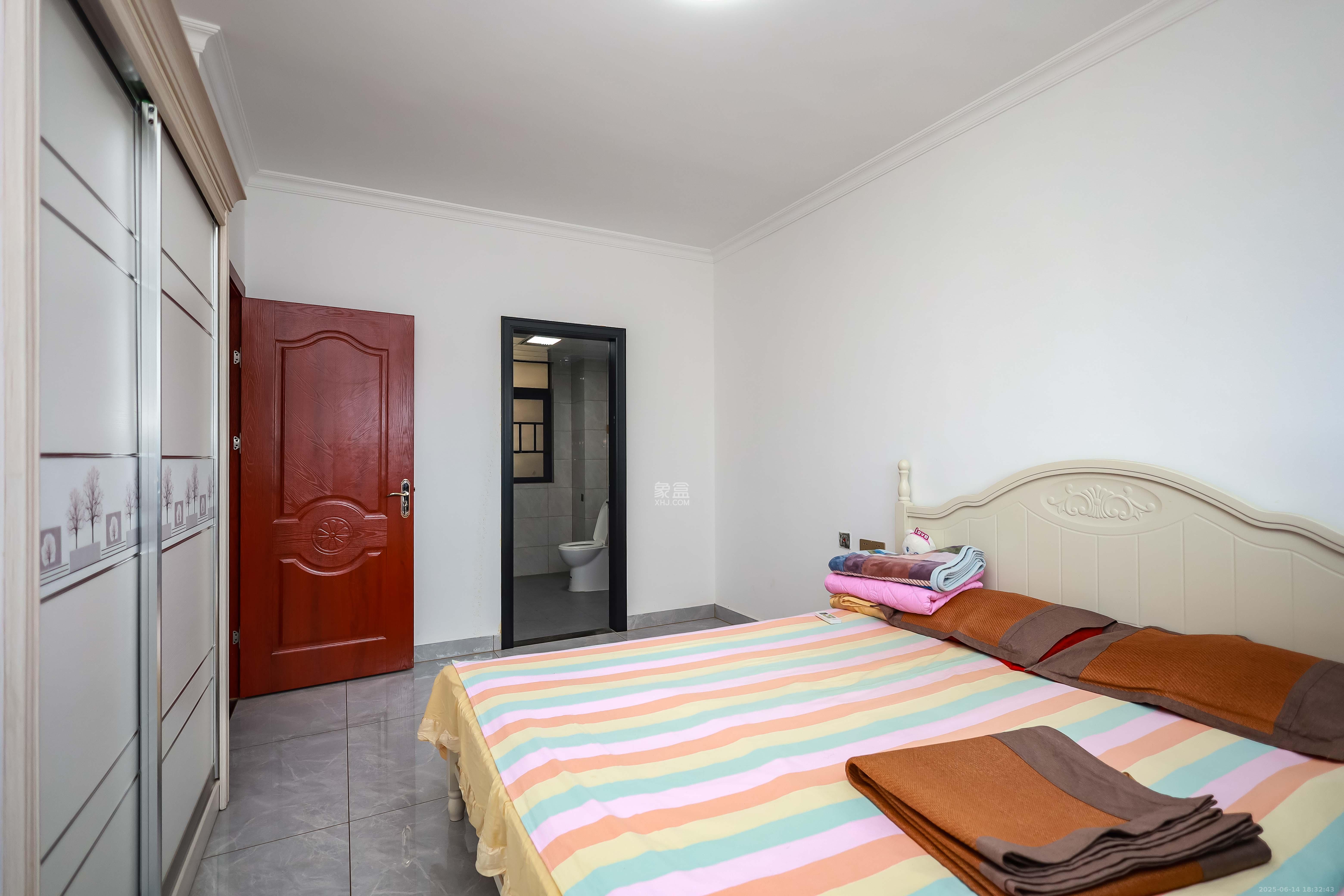 奥克斯缔壹城 3室2厅2卫 104.0万 奥克斯缔壹城 3室2厅2卫 104.0万卧室