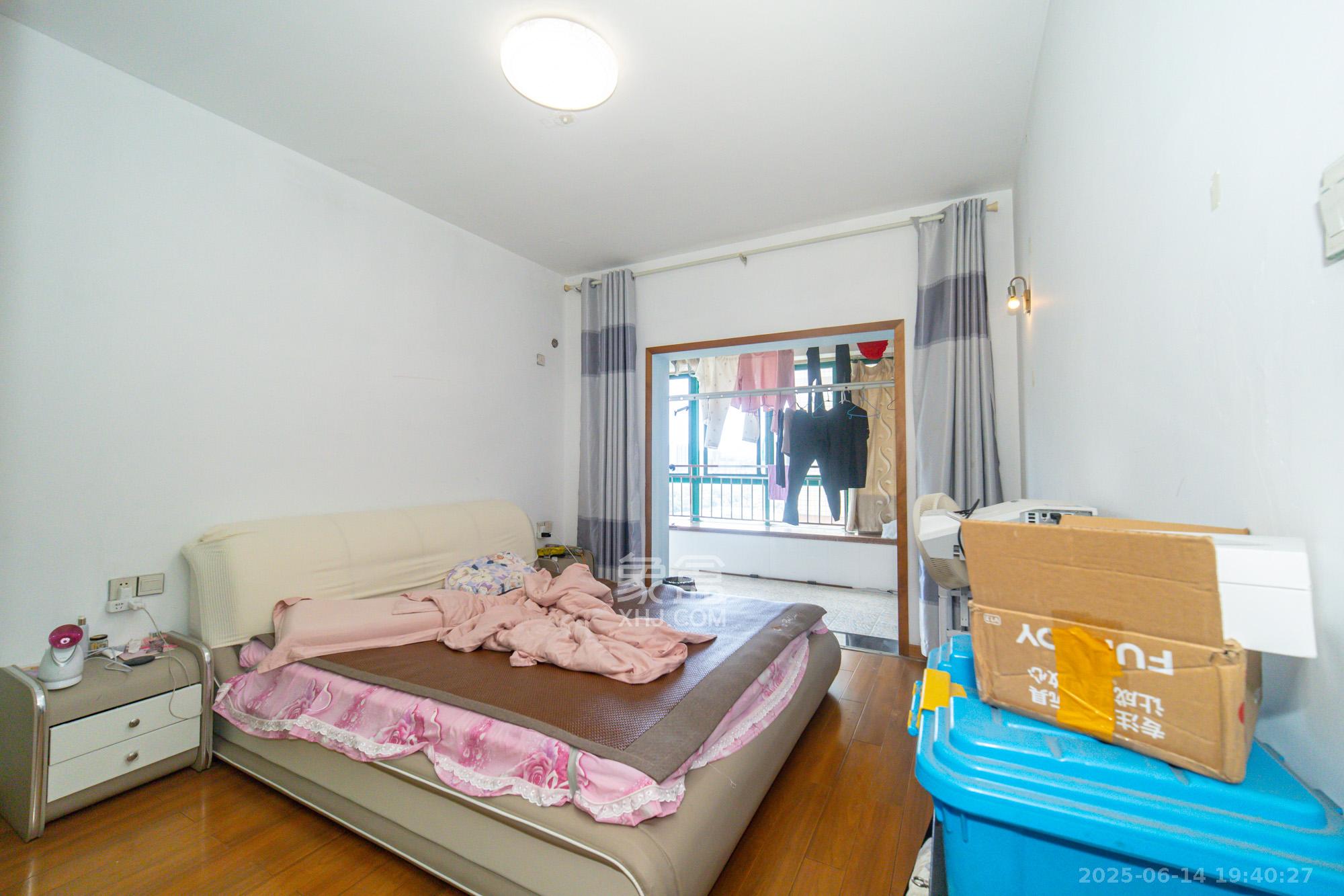 明城公寓 4室2厅2卫 100.0万 明城公寓 4室2厅2卫 100.0万卧室