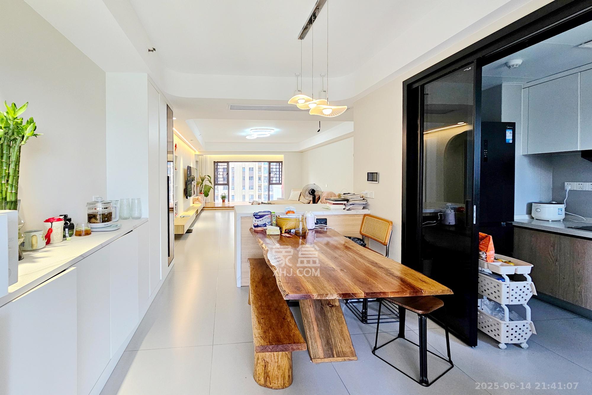 阳光城尚东湾凌云府 4室2厅2卫 160.0万 阳光城尚东湾凌云府 4室2厅2卫 160.0万客厅