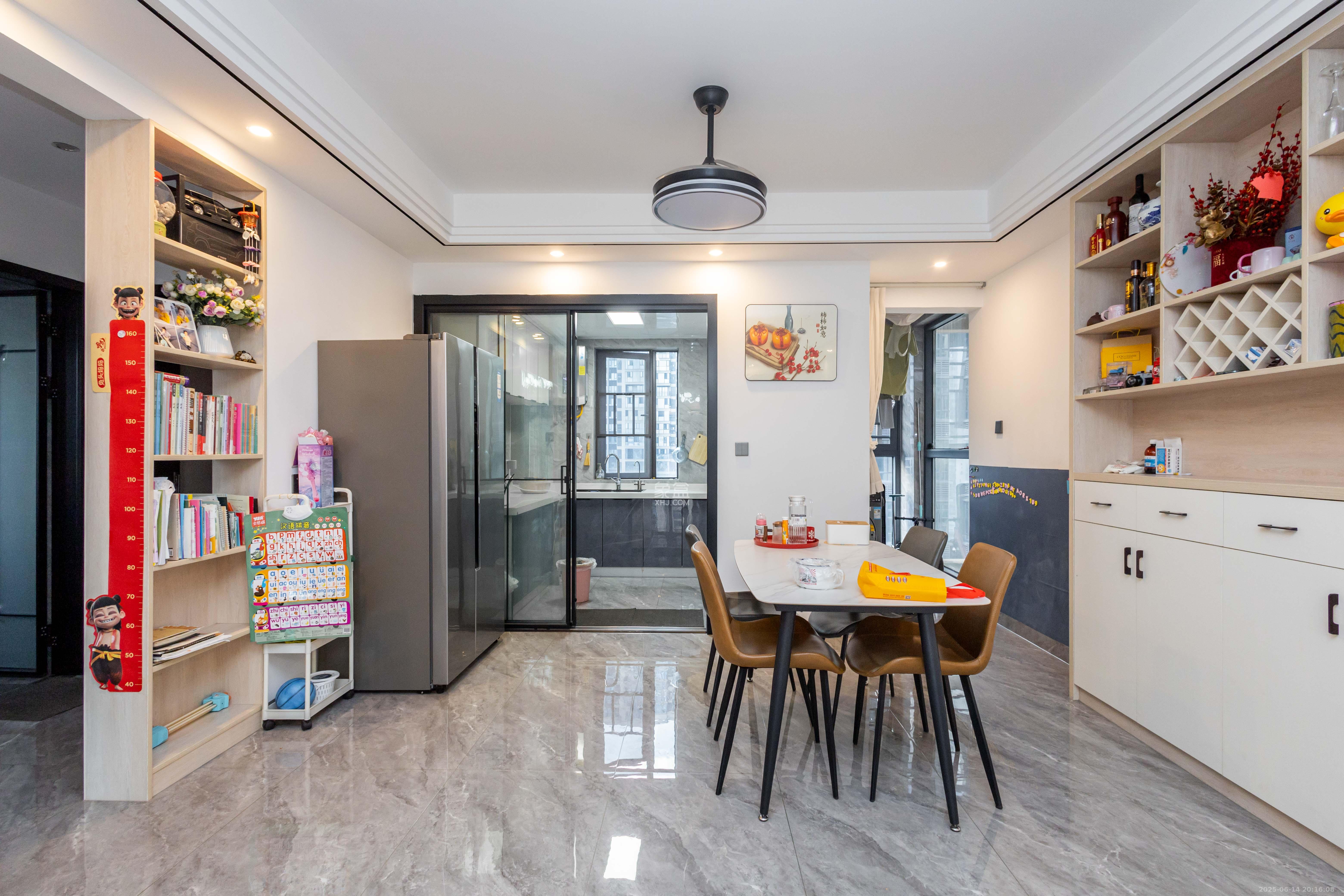 映悦星府 3室2厅2卫 98.0万 映悦星府 3室2厅2卫 98.0万客厅