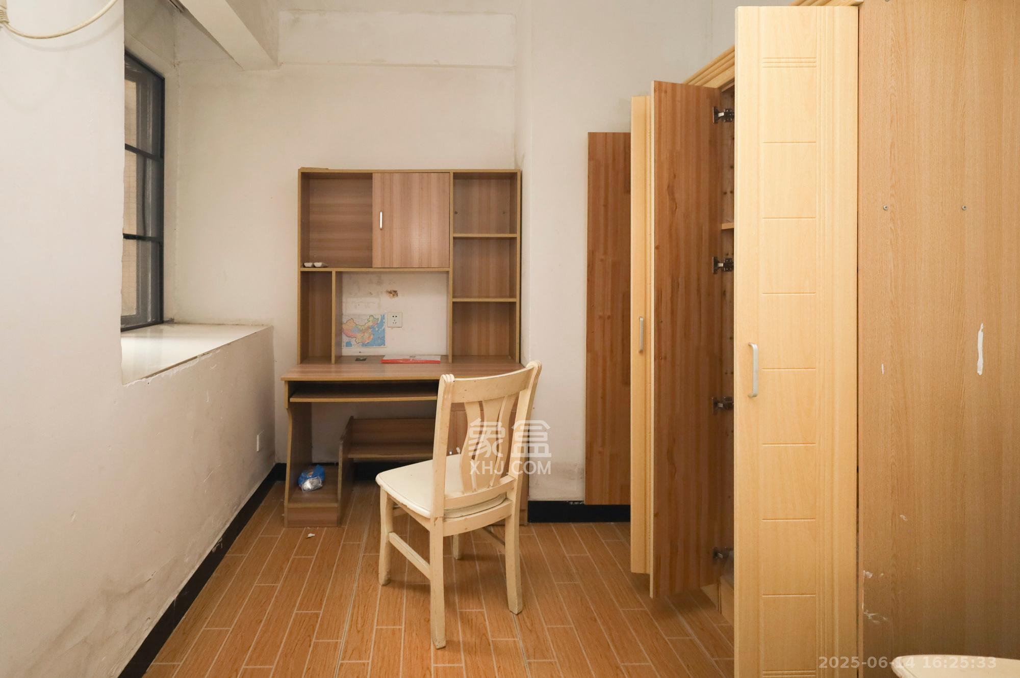 极目楚天  2室2厅1卫    2400.0元/月 极目楚天  2室2厅1卫    2400.0元/月室内图