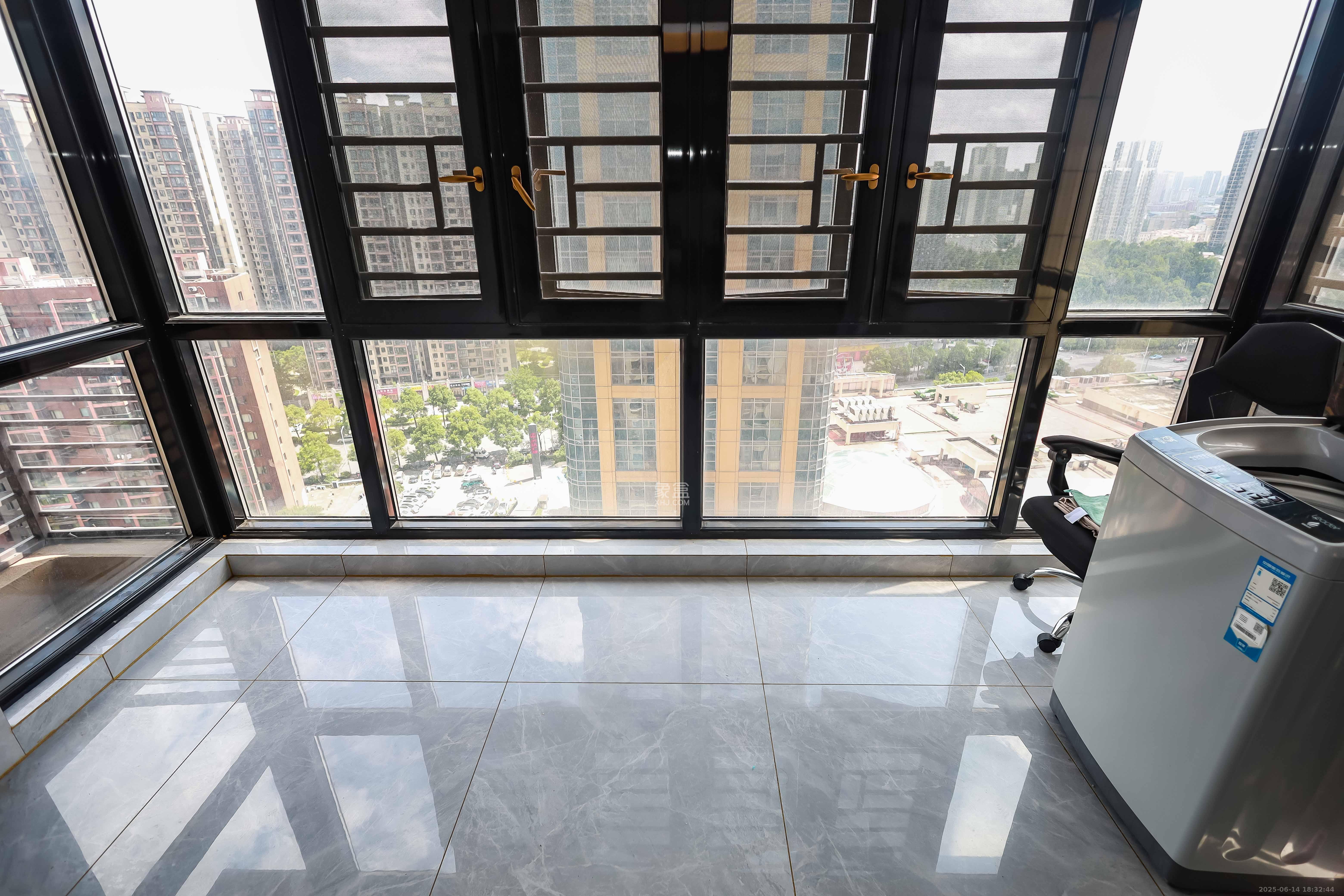 奥克斯缔壹城 3室2厅2卫 104.0万 奥克斯缔壹城 3室2厅2卫 104.0万阳台