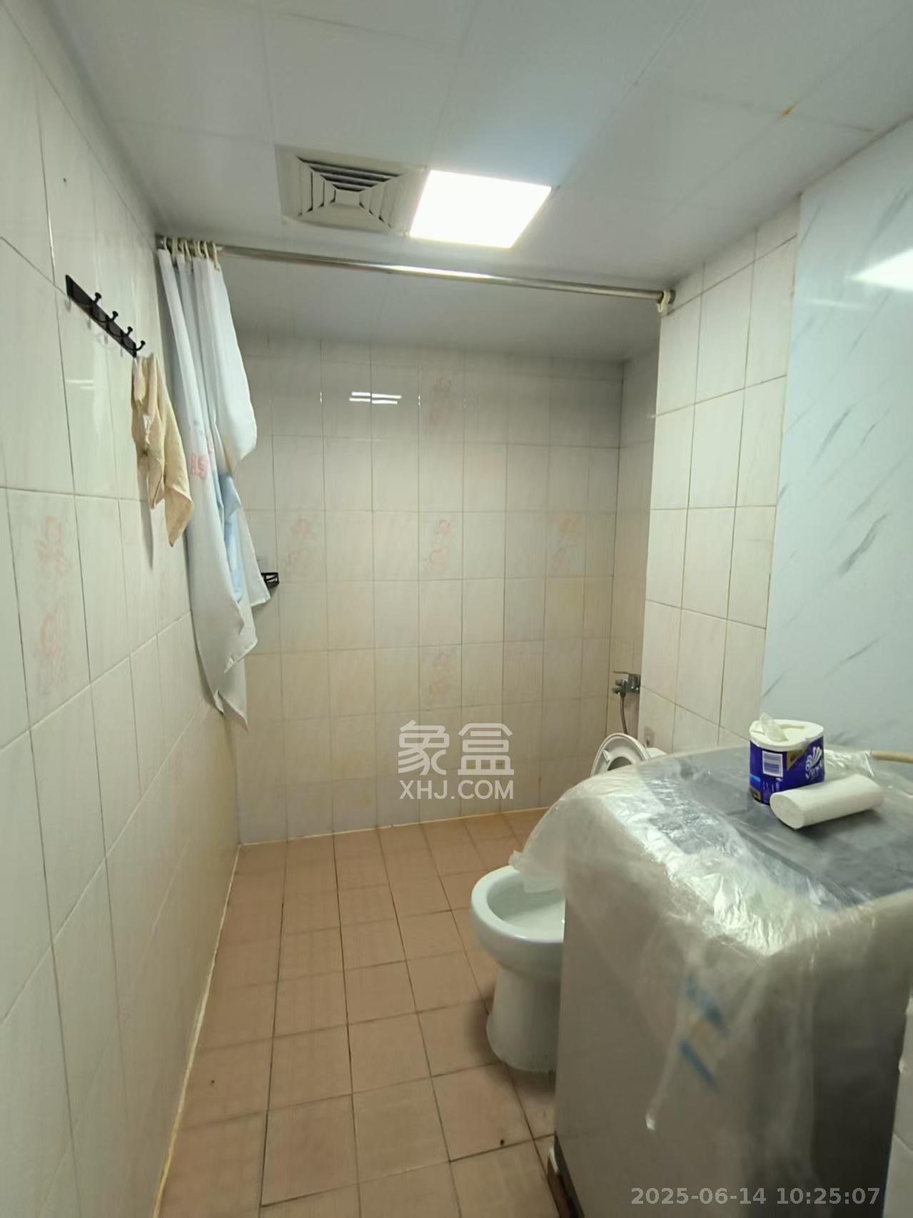 华天大酒店宿舍楼 2室1厅1卫 2600.0元/月 华天大酒店宿舍楼 2室1厅1卫 2600.0元/月室内图