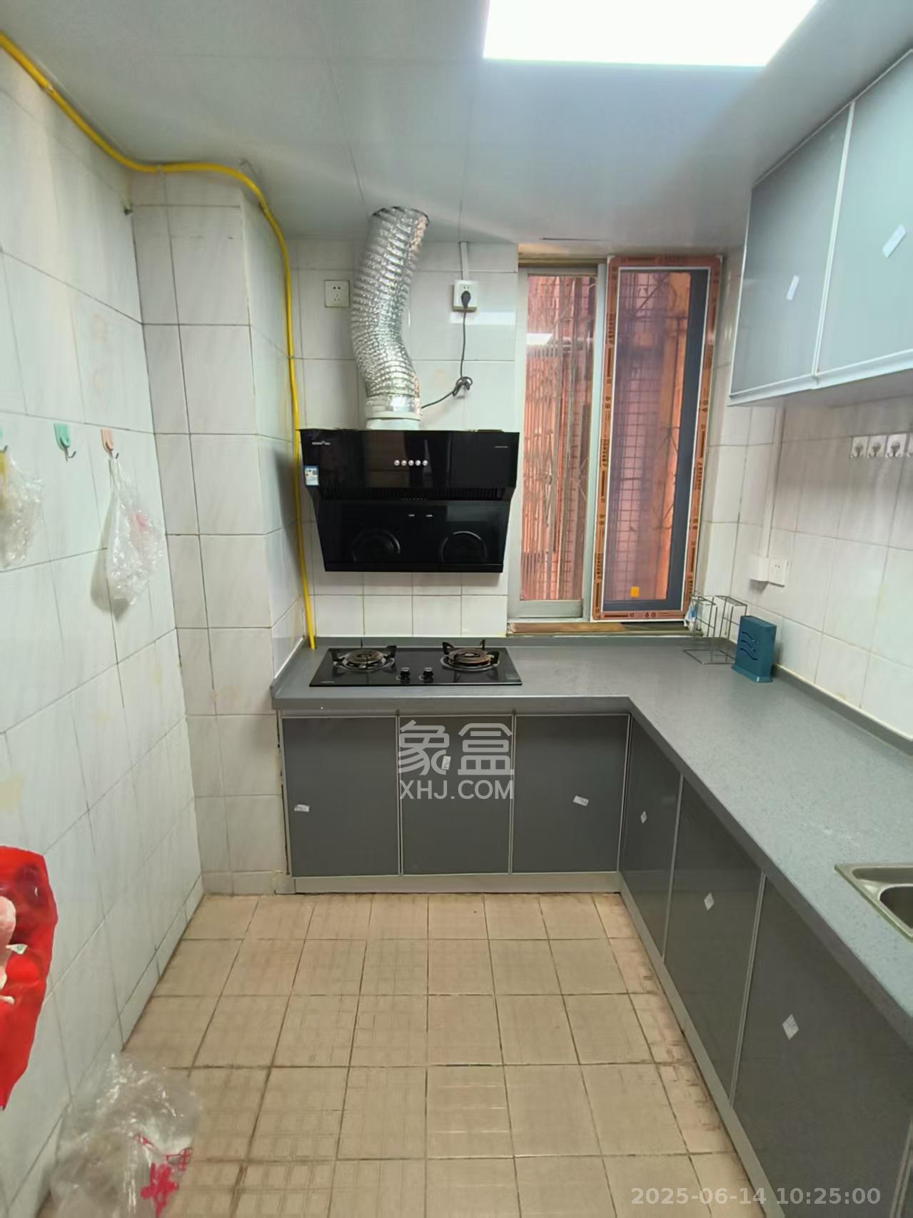 华天大酒店宿舍楼 2室1厅1卫 2600.0元/月 华天大酒店宿舍楼 2室1厅1卫 2600.0元/月室内图