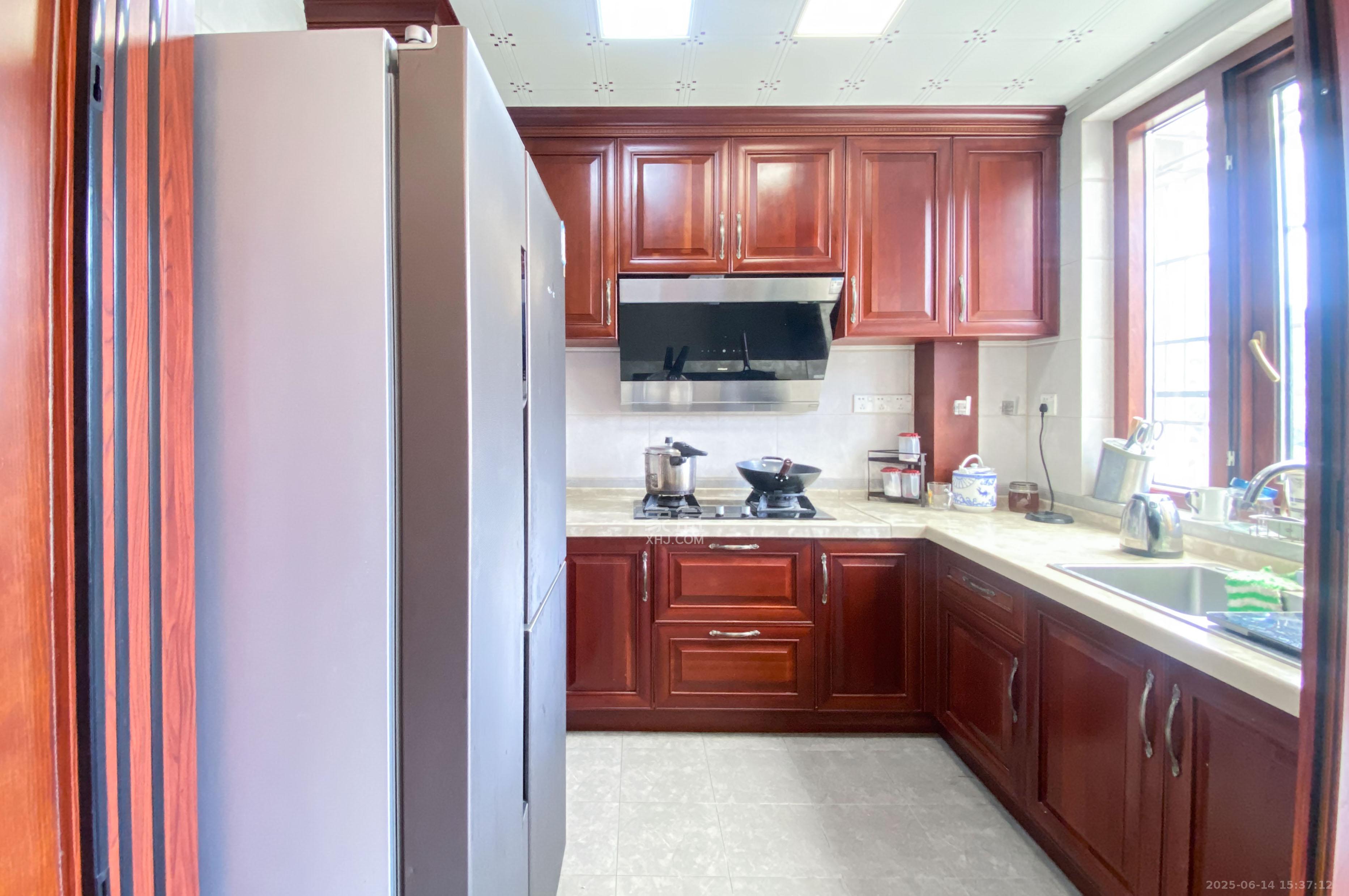 佳兆业云顶梅溪湖(佳兆业梅溪荟)  4室2厅2卫    230.0万 佳兆业云顶梅溪湖(佳兆业梅溪荟)  4室2厅2卫    230.0万厨房