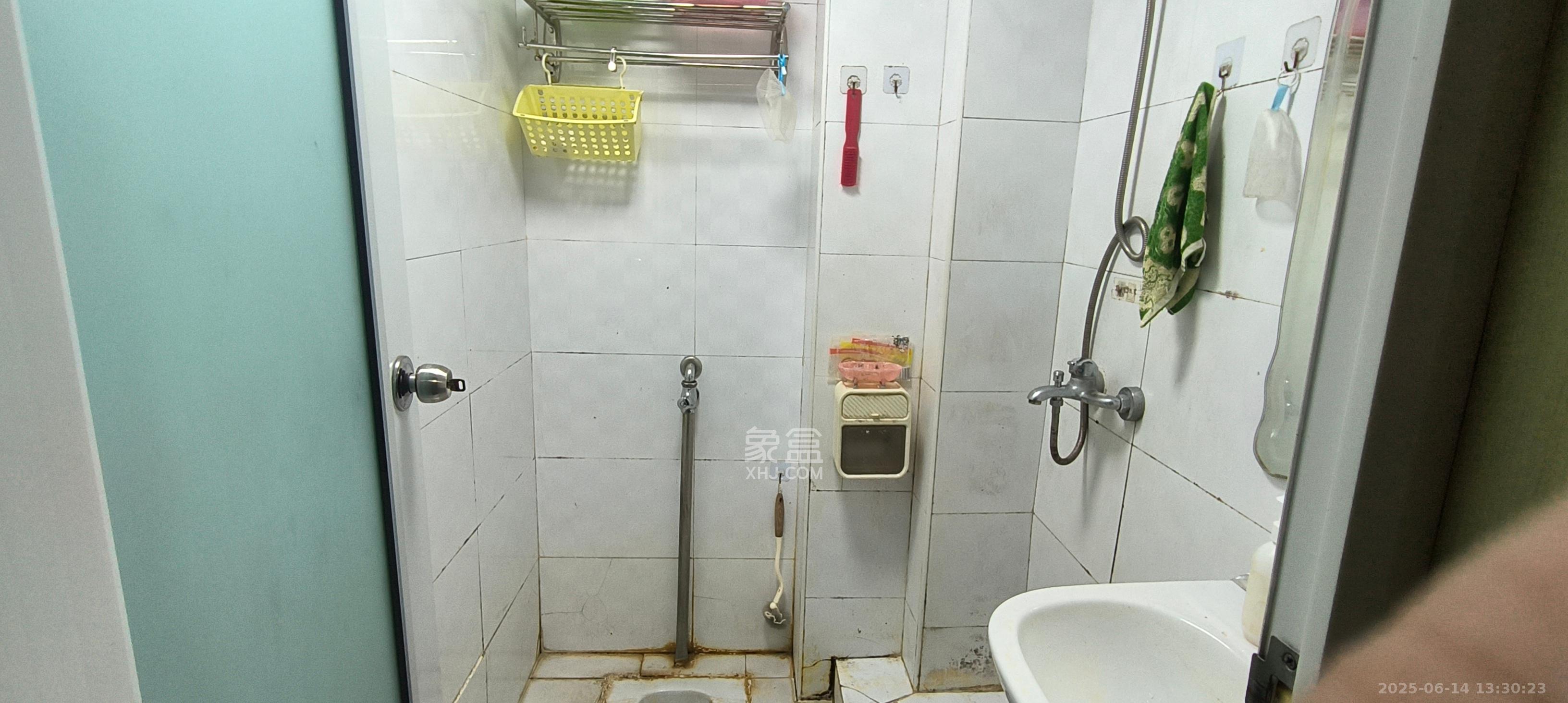 建鸿达华都(华都小户型及大华写字楼) 2室1厅1卫 2300.0元/月 建鸿达华都(华都小户型及大华写字楼) 2室1厅1卫 2300.0元/月室内图