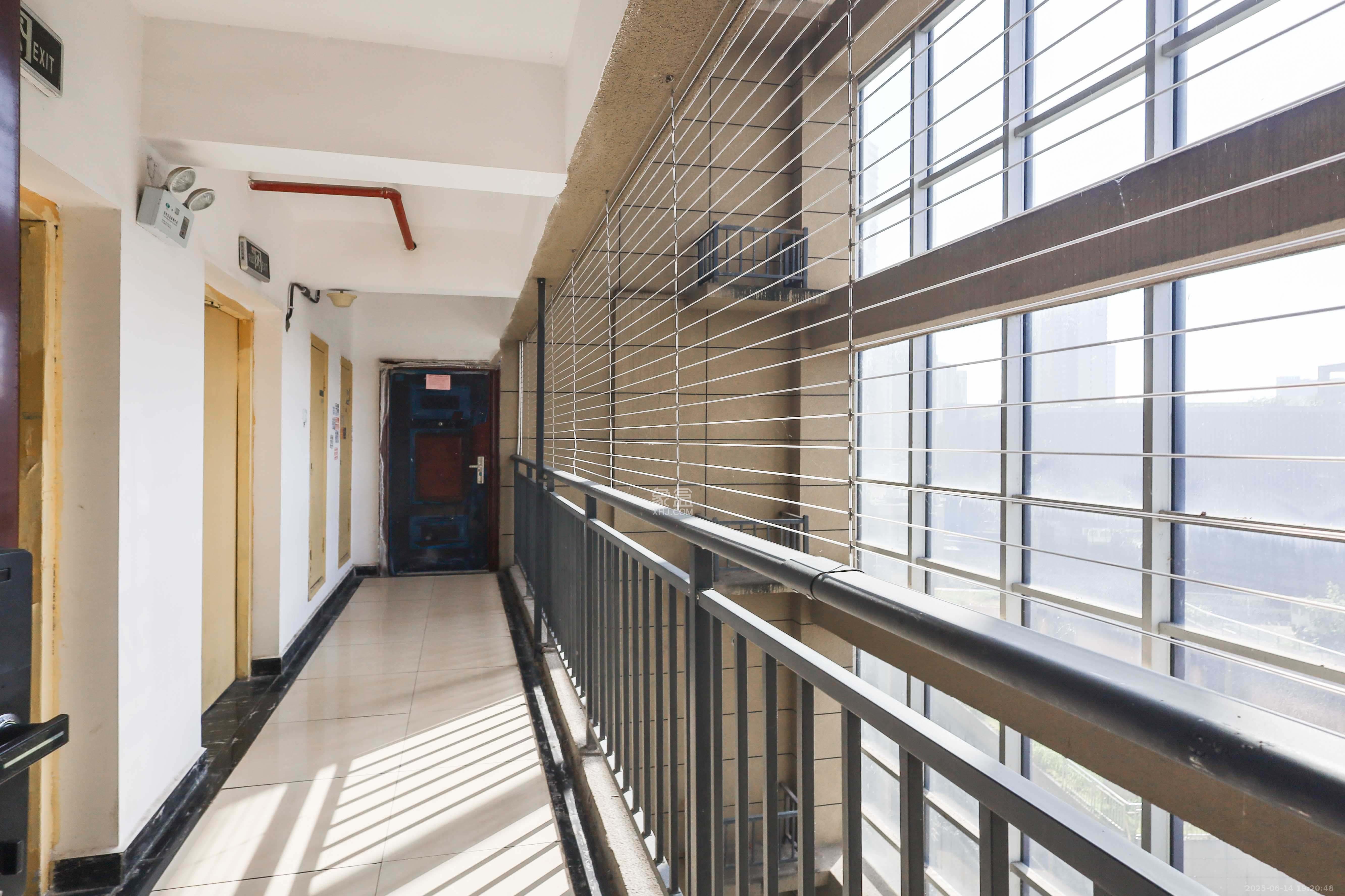 骑龙大街(骑龙苑) 3室2厅1卫 69.9万 骑龙大街(骑龙苑) 3室2厅1卫 69.9万阳台