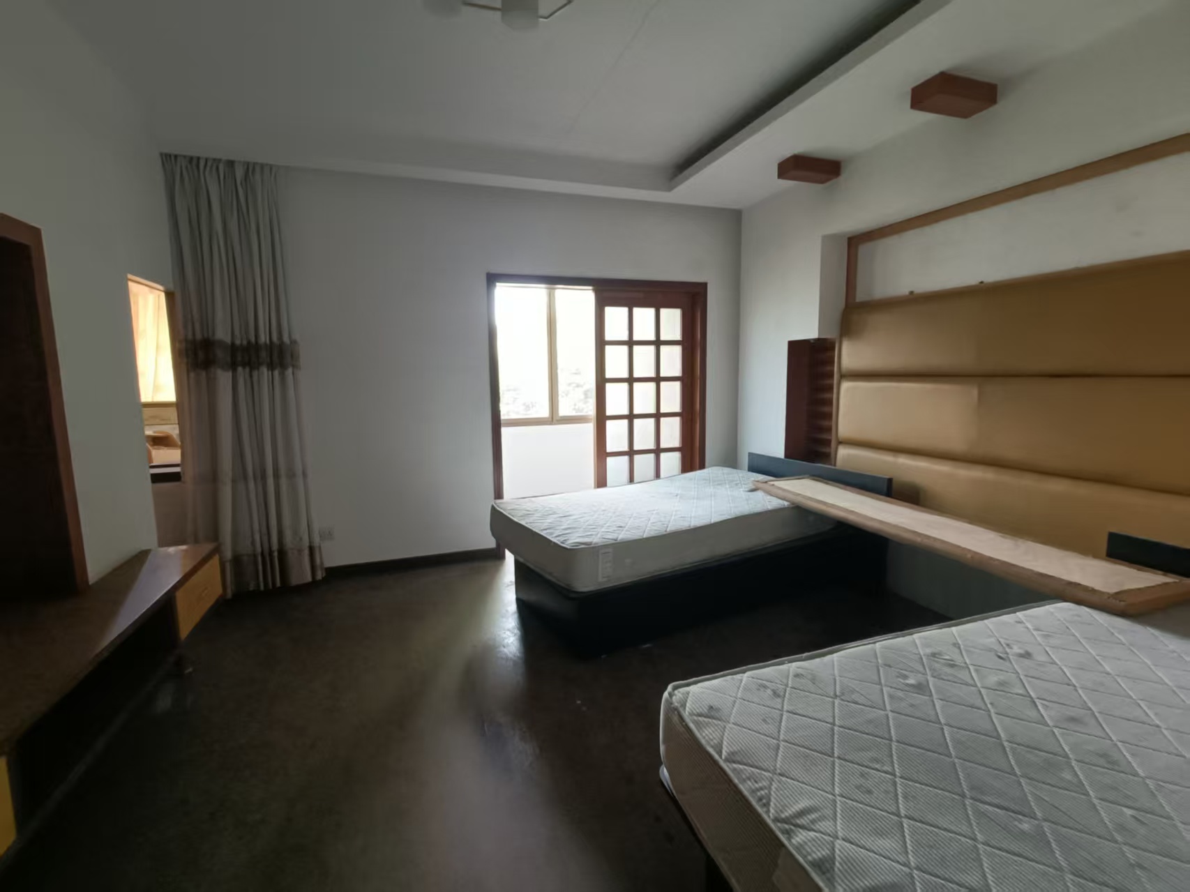 明月湖别墅(建锋) 6室4厅4卫 193.0万 明月湖别墅(建锋) 6室4厅4卫 193.0万室内图