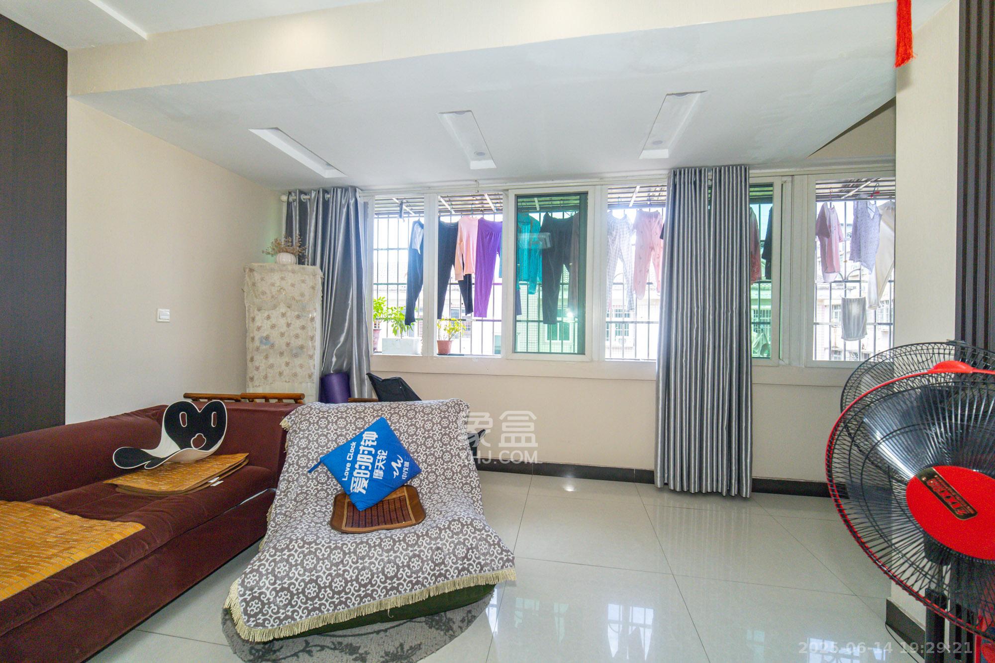 圆梦花园 4室2厅1卫 49.8万 圆梦花园 4室2厅1卫 49.8万阳台