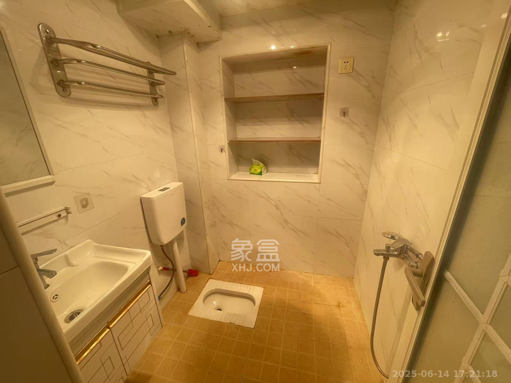 楚湘街二条巷散盘 2室1厅1卫 1700.0元/月 楚湘街二条巷散盘 2室1厅1卫 1700.0元/月室内图