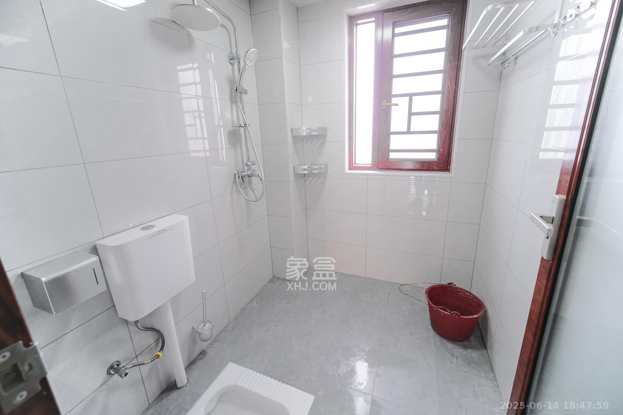 荣盛花语城  4室2厅2卫    93.0万 荣盛花语城  4室2厅2卫    93.0万卫生间