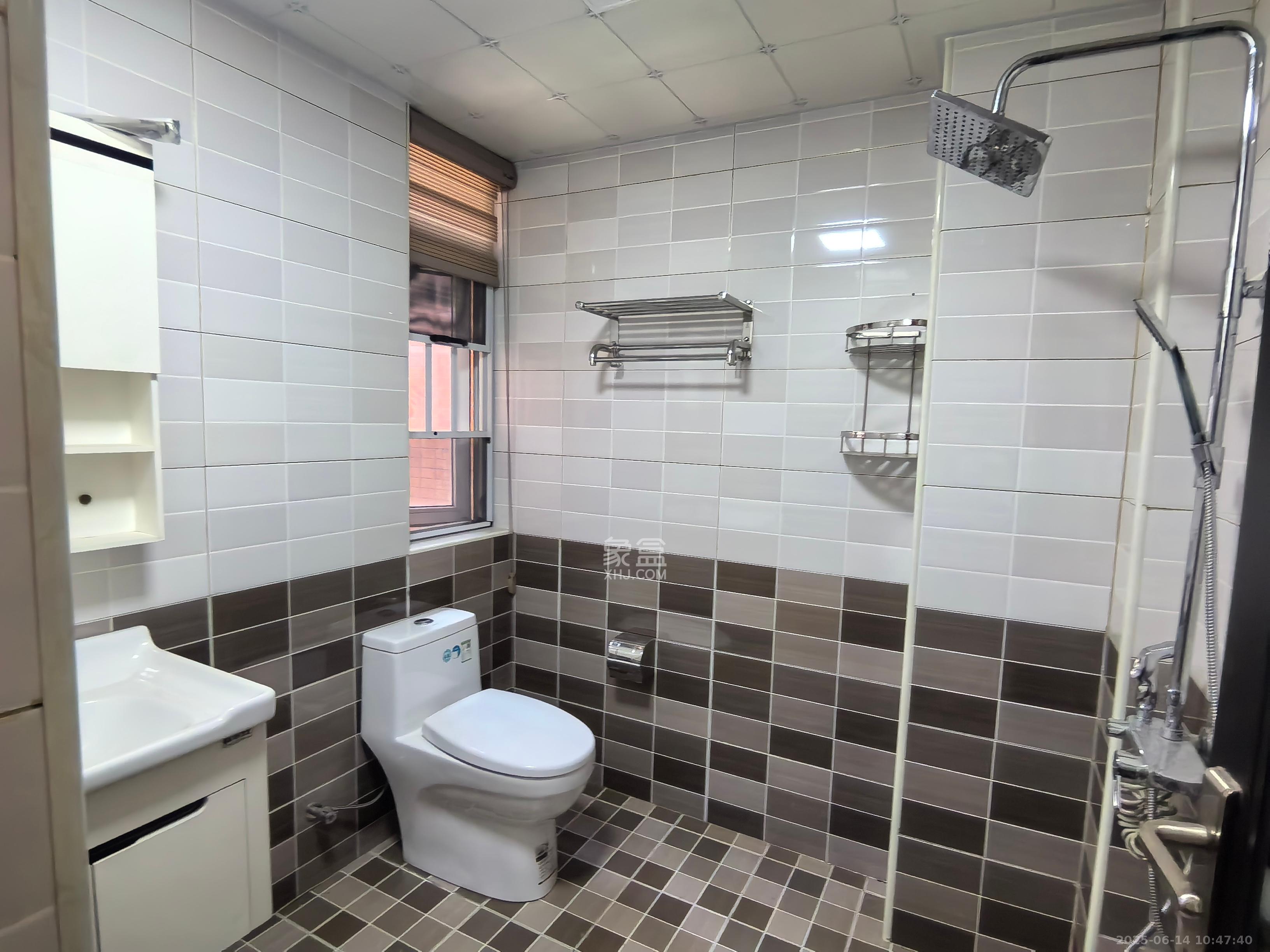 凯富南方鑫城  4室2厅2卫    2800.0元/月 凯富南方鑫城  4室2厅2卫    2800.0元/月室内图