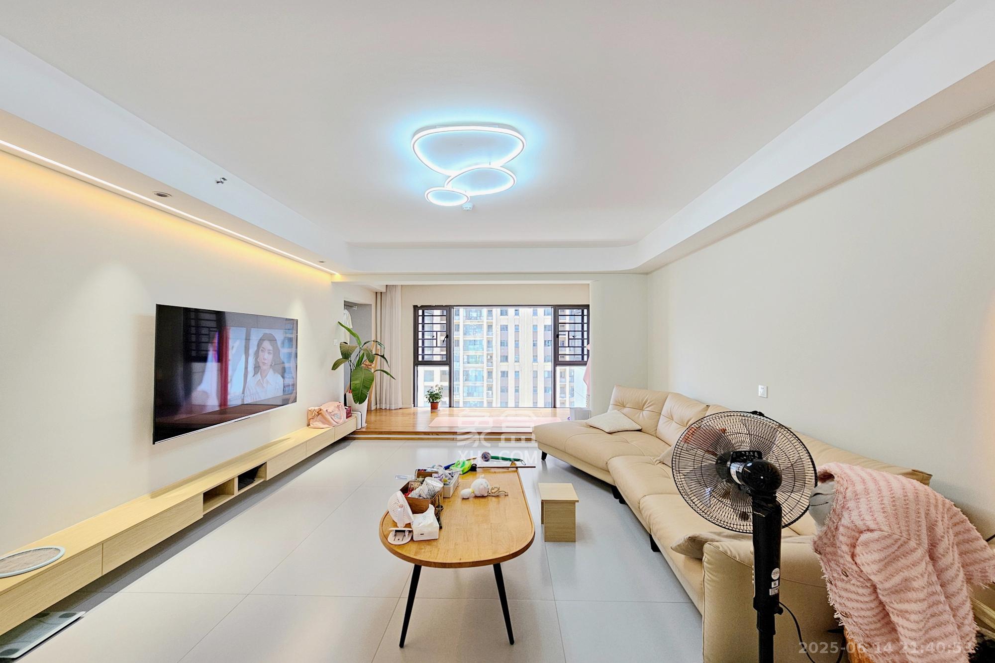 阳光城尚东湾凌云府 4室2厅2卫 160.0万 阳光城尚东湾凌云府 4室2厅2卫 160.0万客厅